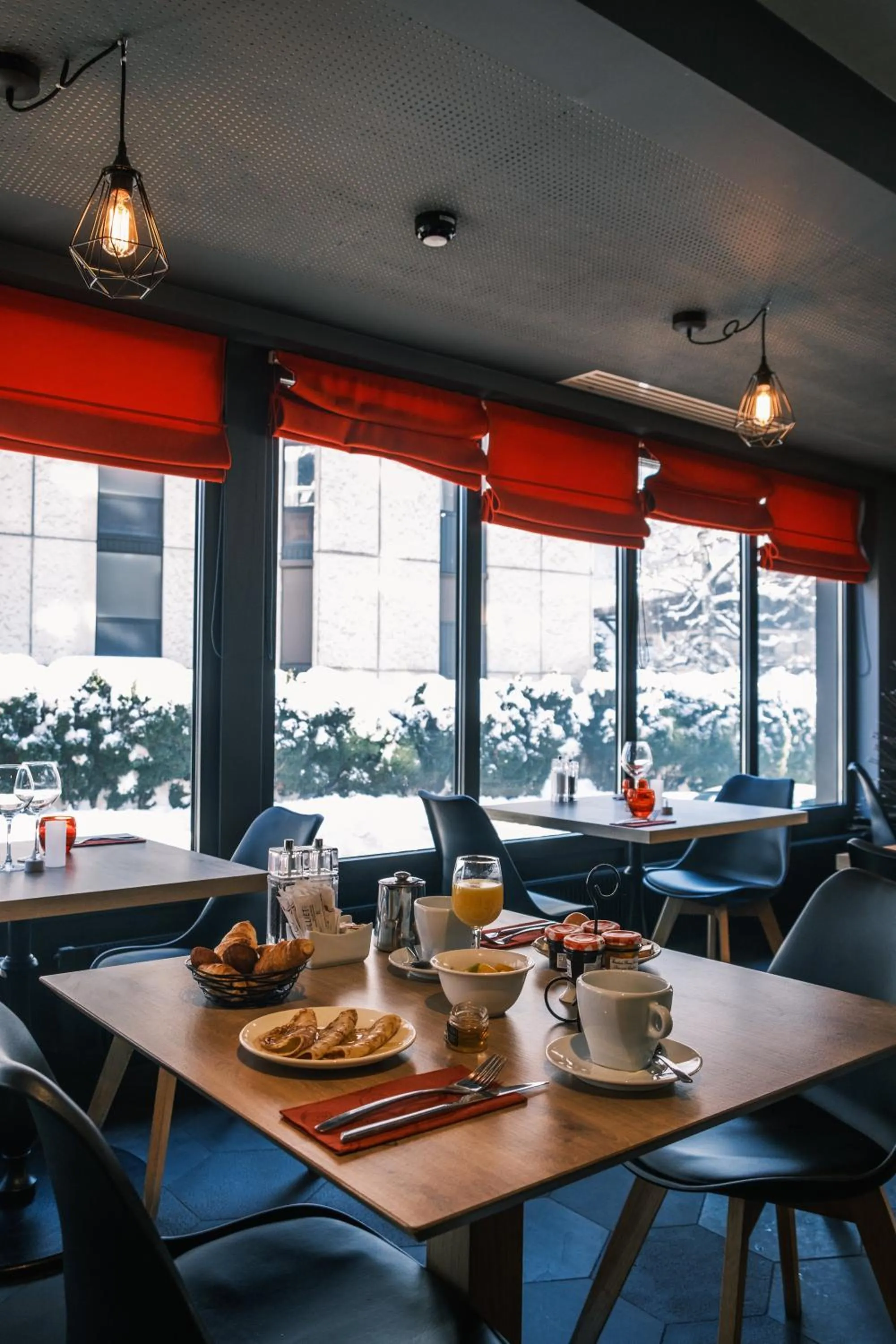 Restaurant/places to eat in Chalet Hôtel Le Prieuré & Spa