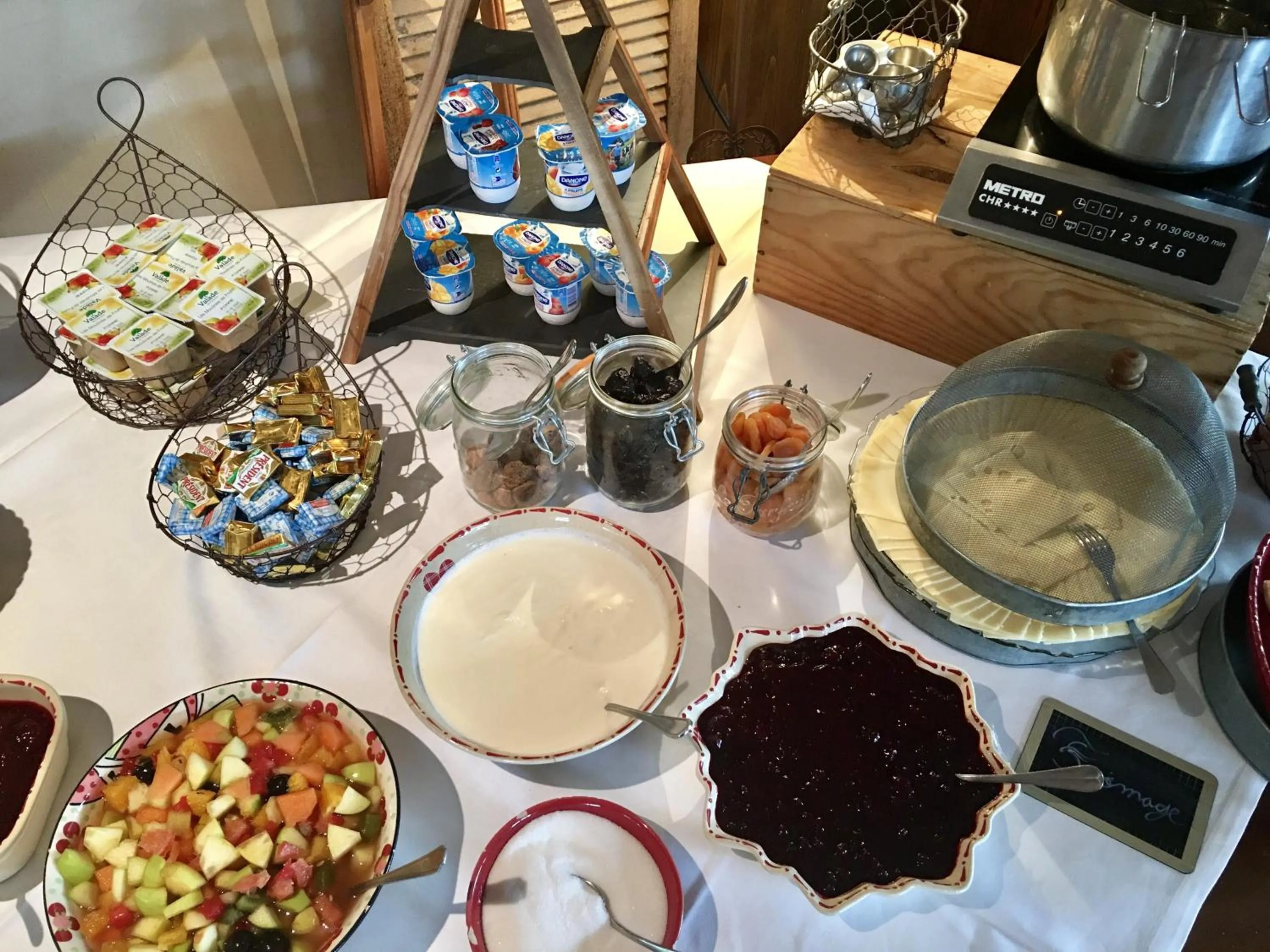 Buffet breakfast in Hôtel Restaurant Verger des Châteaux, The Originals Relais, proche Sélestat