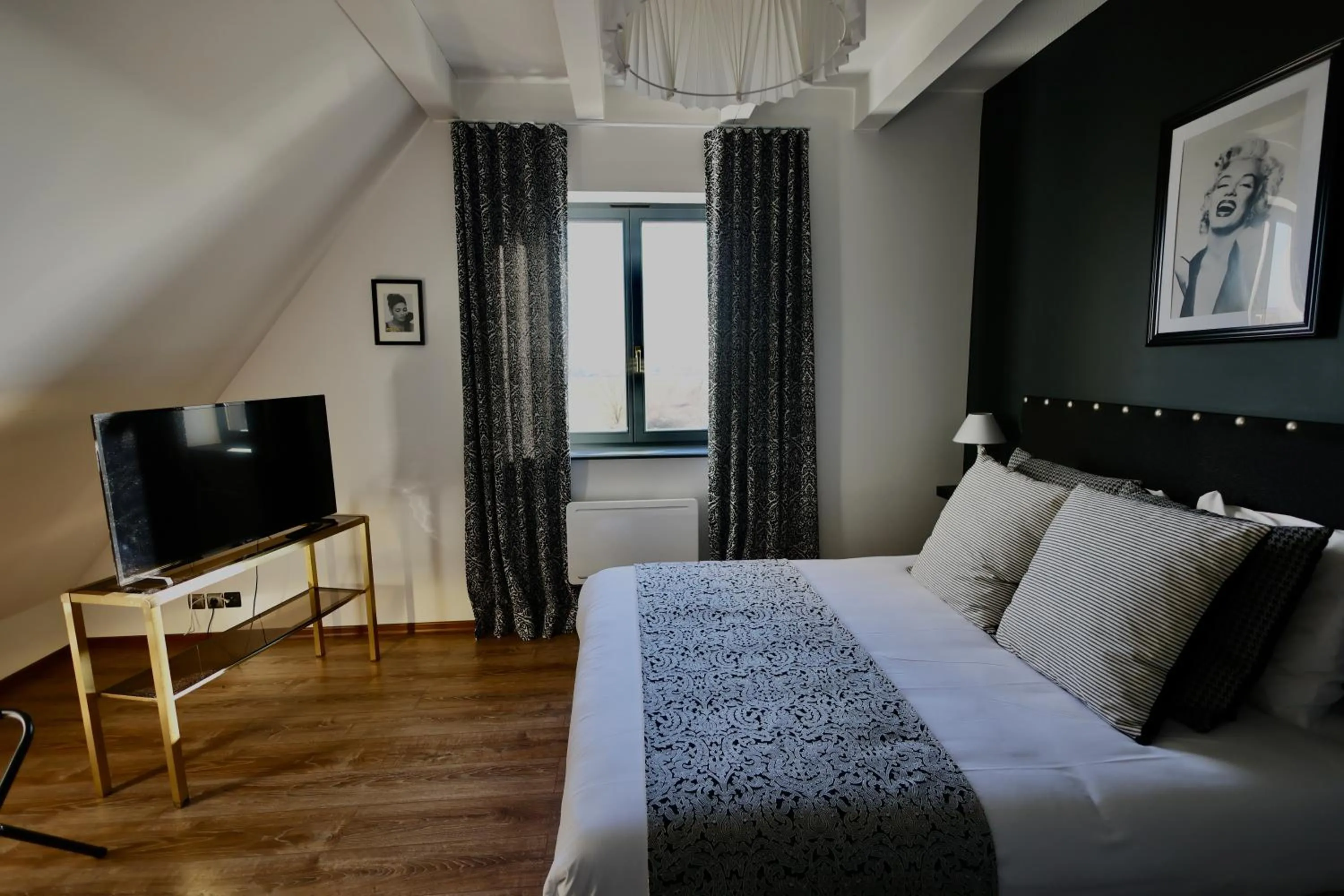 Photo of the whole room, Bed in Hôtel Restaurant Verger des Châteaux, The Originals Relais, proche Sélestat