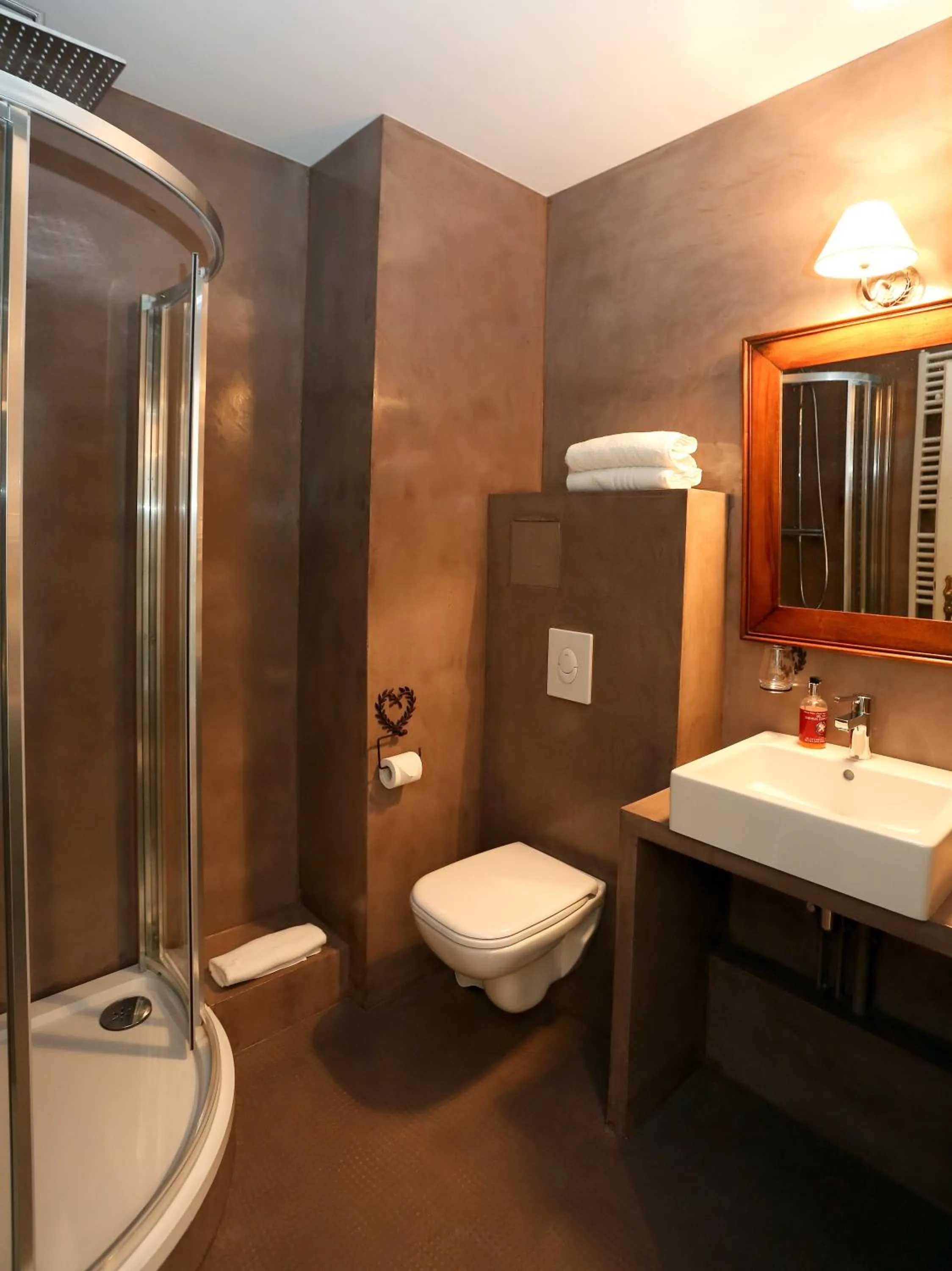 Shower in Hôtel Restaurant Verger des Châteaux, The Originals Relais, proche Sélestat