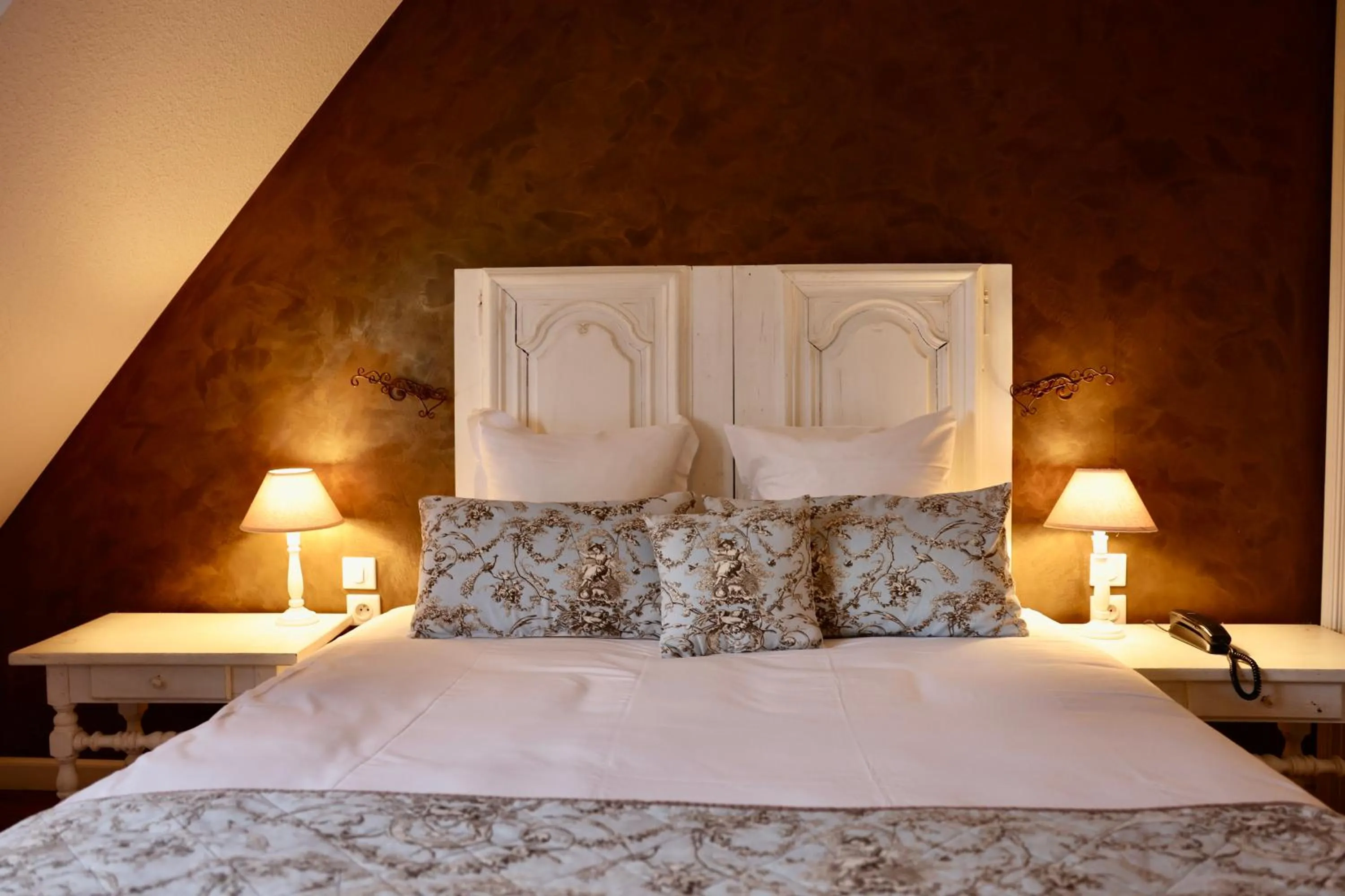 Bed in Hôtel Restaurant Verger des Châteaux, The Originals Relais, proche Sélestat