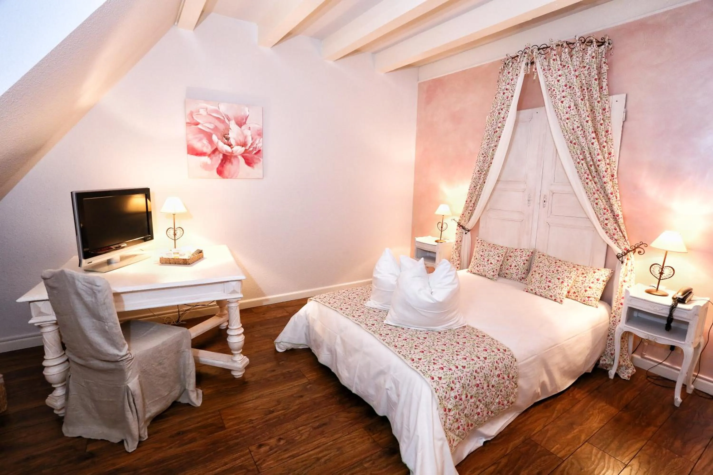 Photo of the whole room, Bed in Hôtel Restaurant Verger des Châteaux, The Originals Relais, proche Sélestat