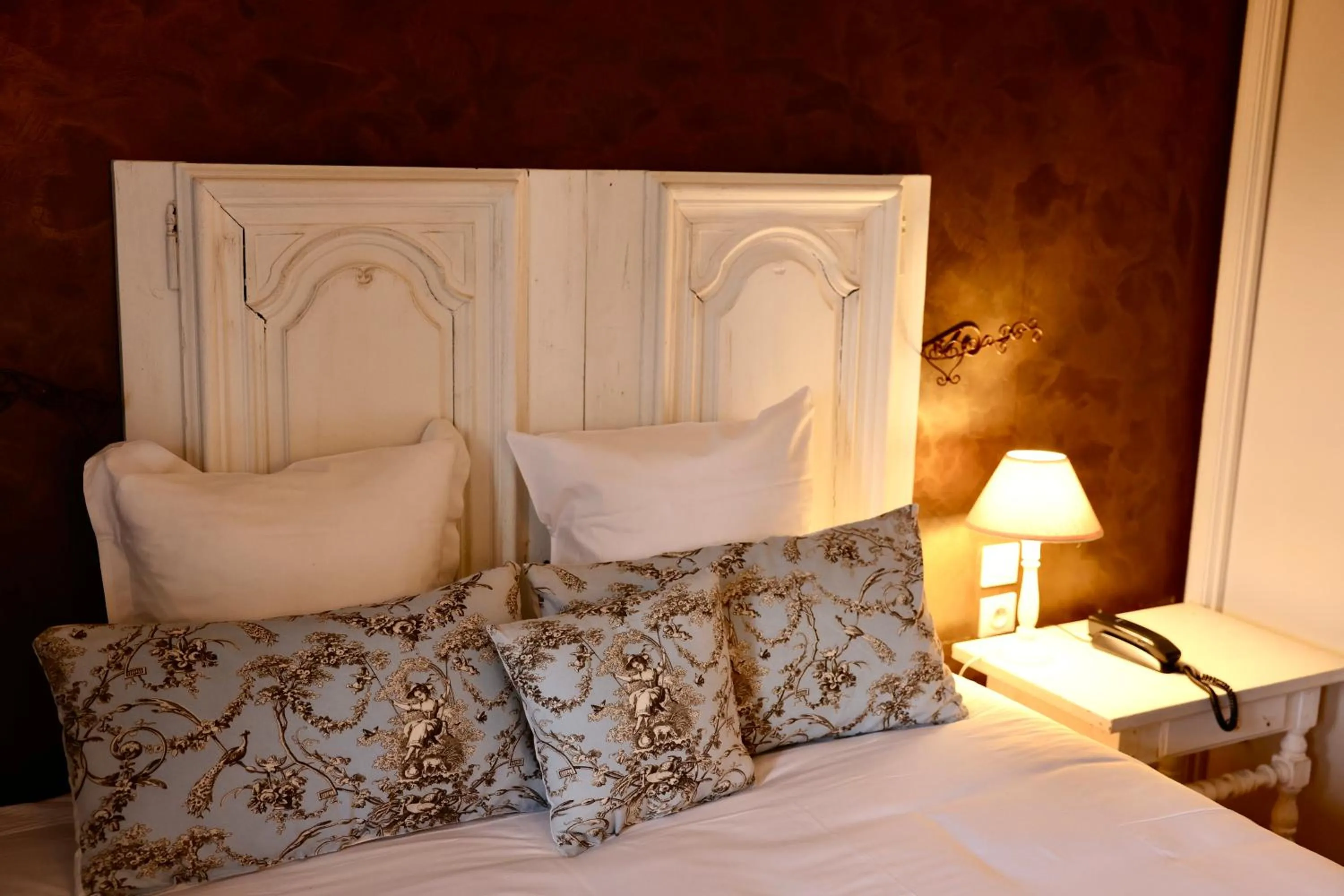 Bed in Hôtel Restaurant Verger des Châteaux, The Originals Relais, proche Sélestat