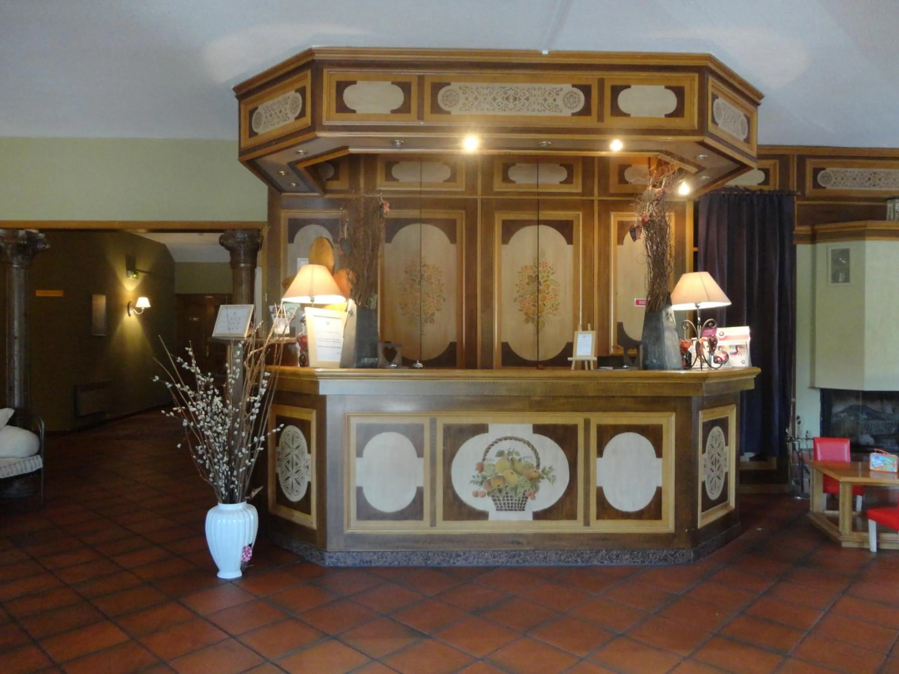 Lobby or reception in Hôtel Restaurant Verger des Châteaux, The Originals Relais, proche Sélestat