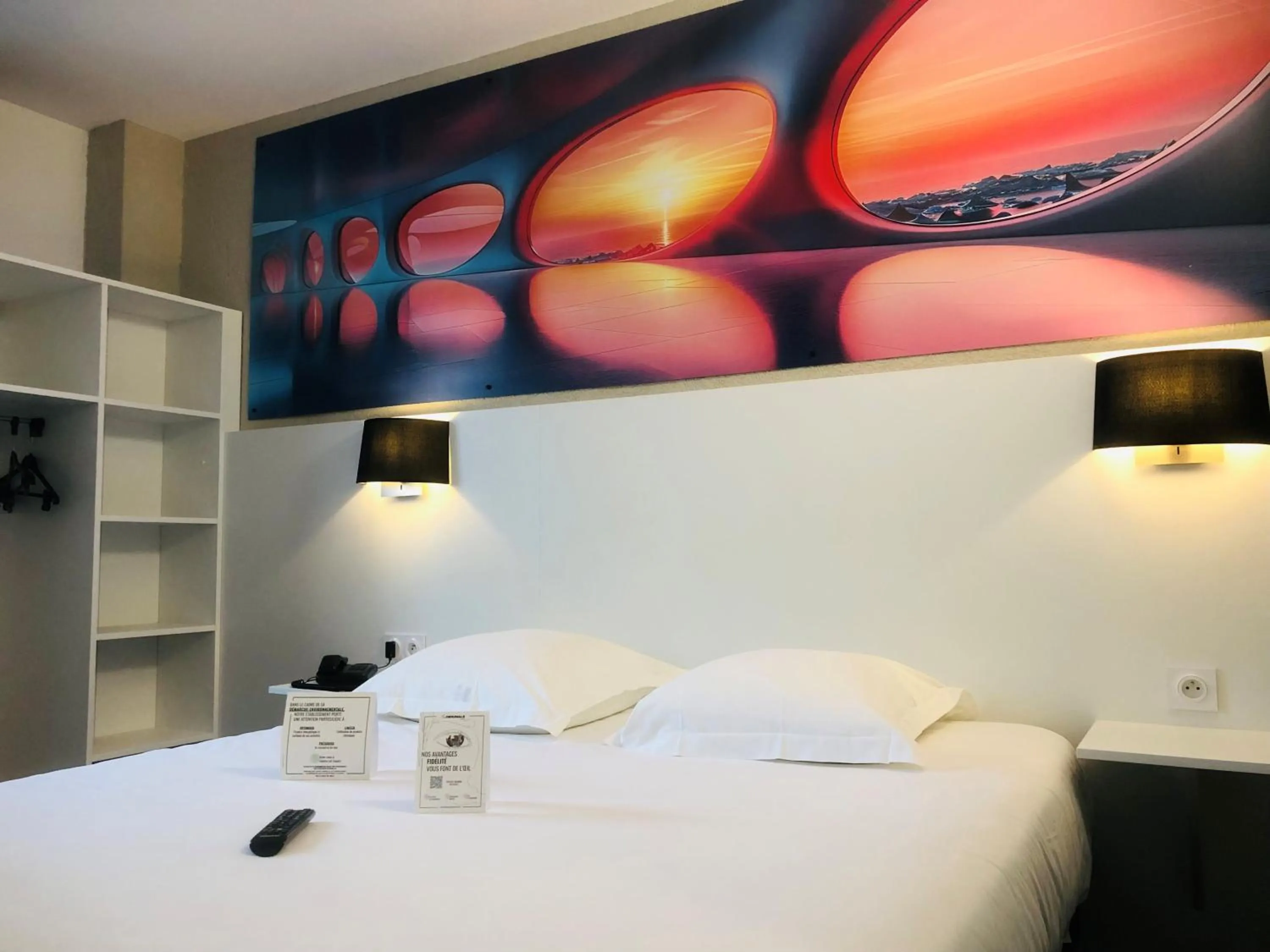 Bedroom, Bed in Hotel The Originals Bernay Acropole