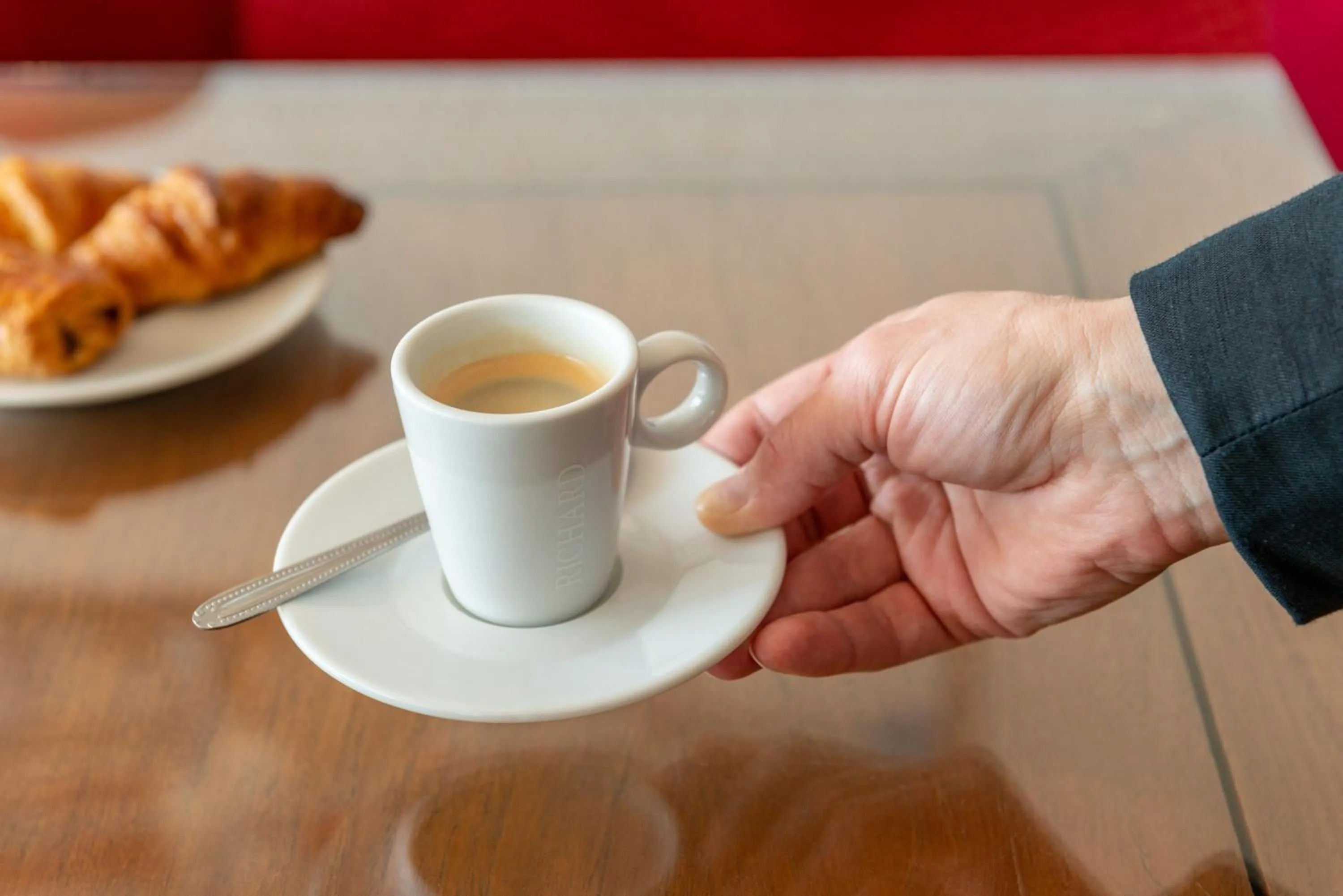 Food and drinks in Hotel The Originals Bernay Acropole