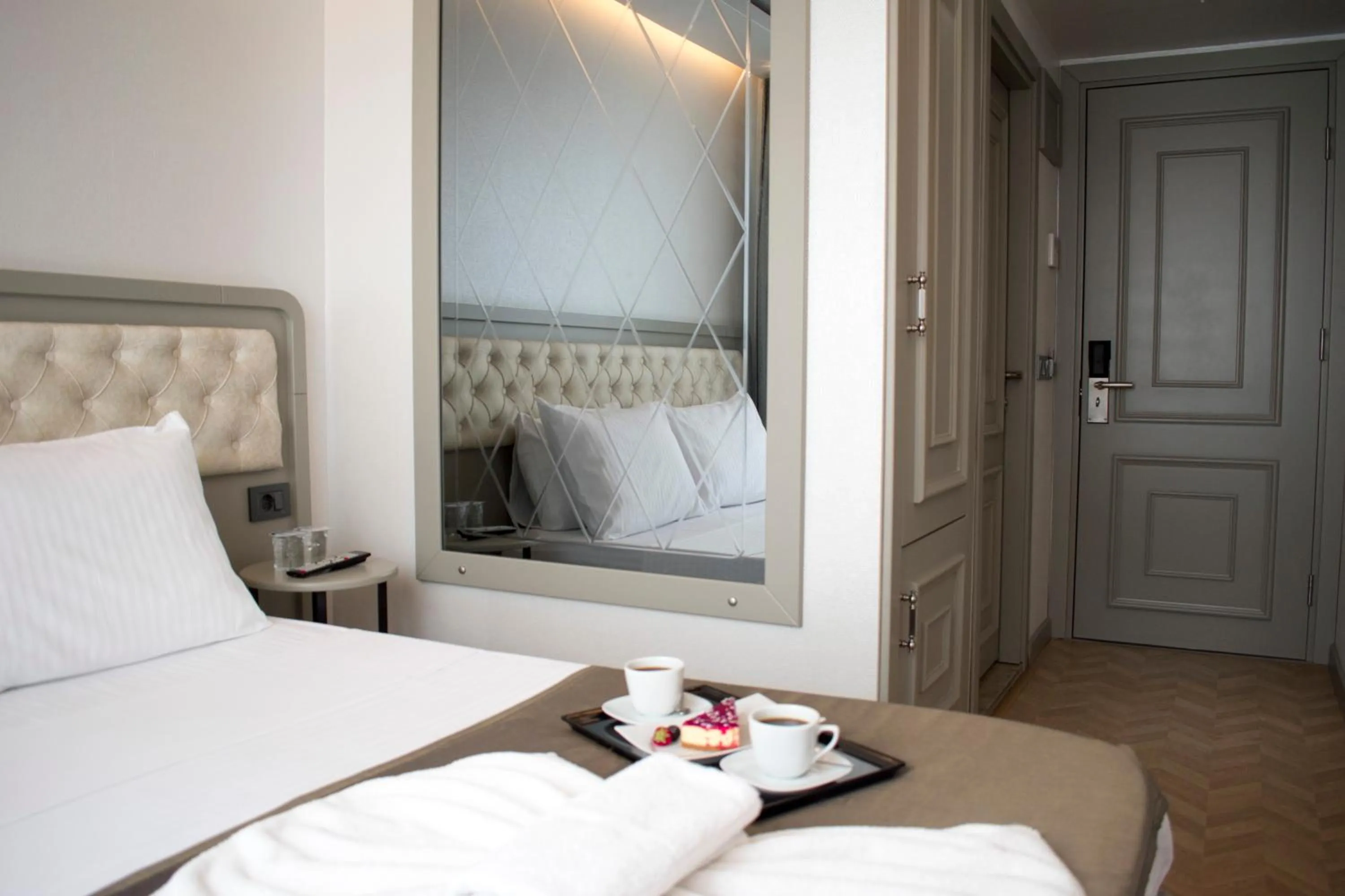 Photo of the whole room in Mayer Hotel Istanbul