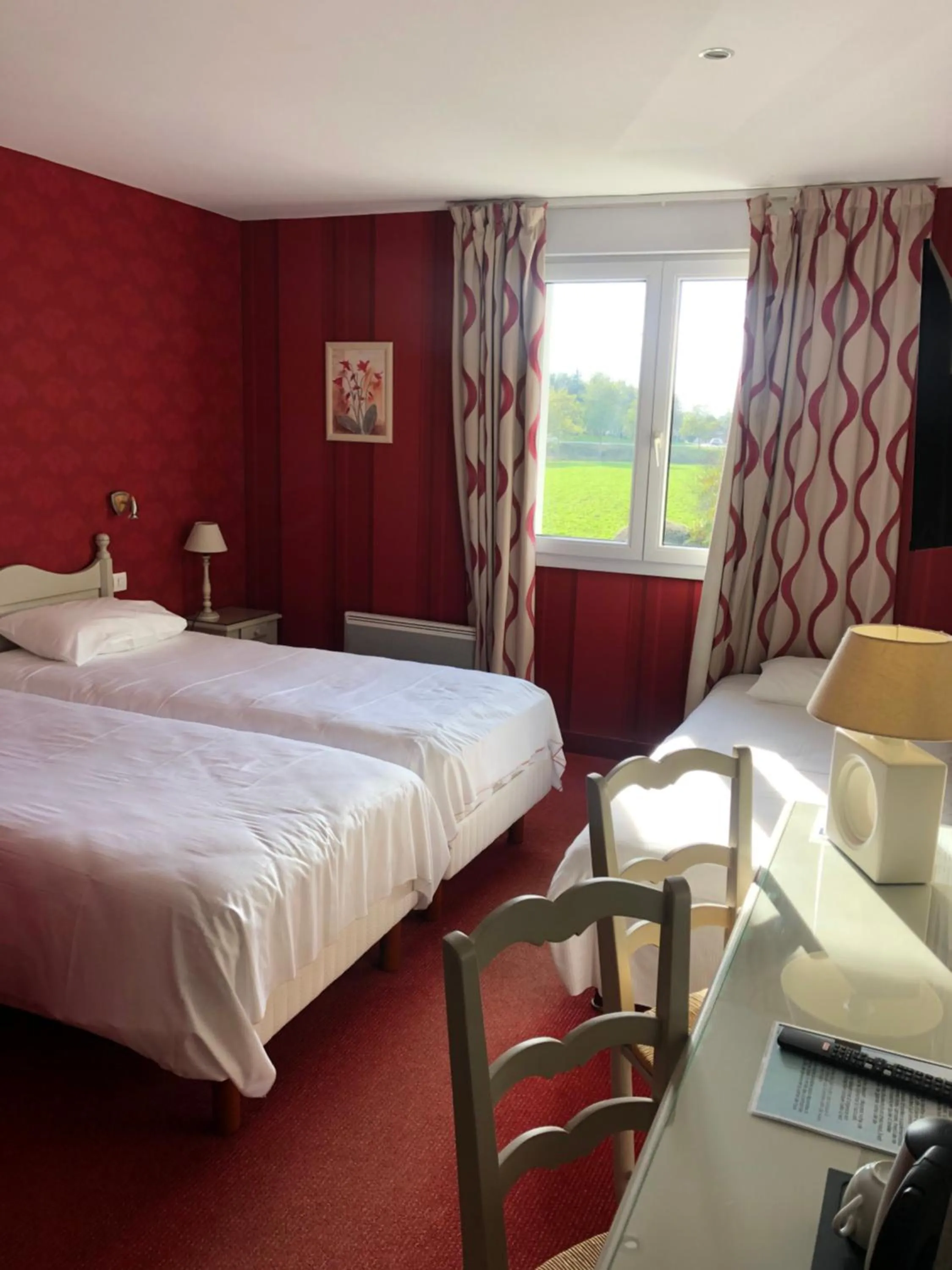 Bed in The Originals City, Hôtel La Cour Carrée, EU