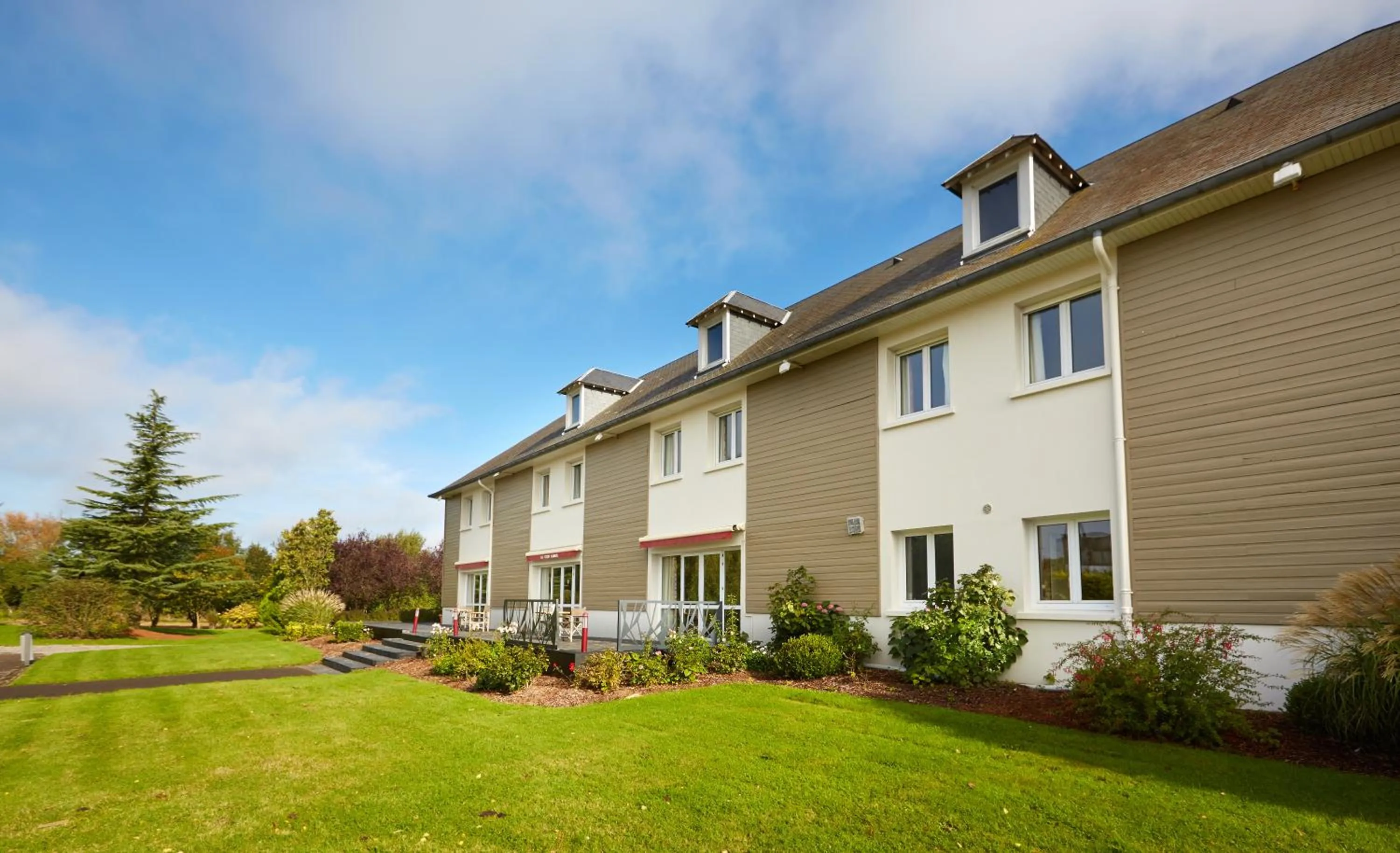 Facade/entrance in The Originals City, Hôtel La Cour Carrée, EU