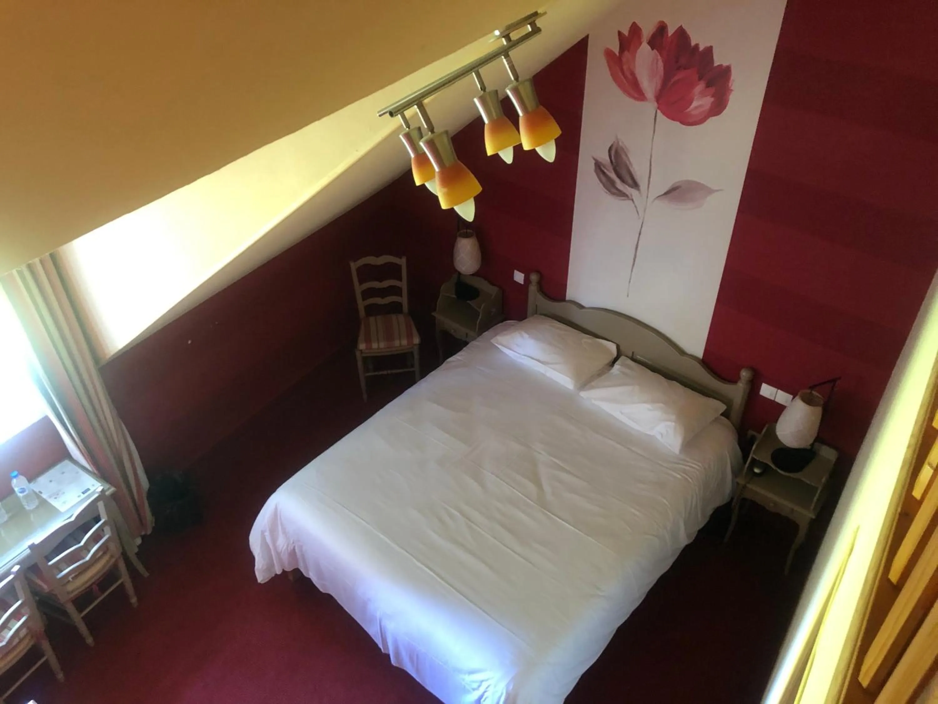 Bed in The Originals City, Hôtel La Cour Carrée, EU