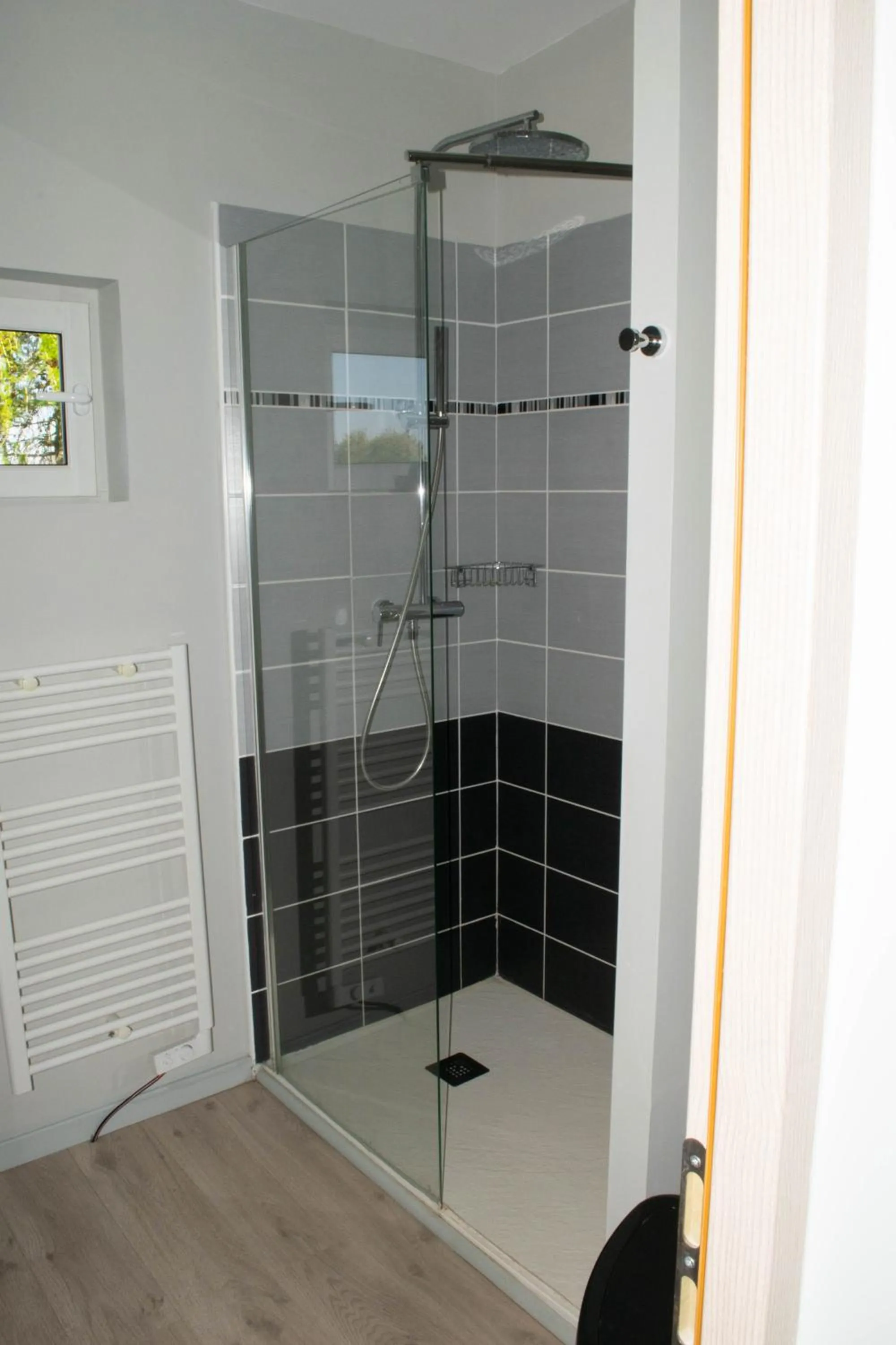 Bathroom in The Originals City, Hôtel La Cour Carrée, EU