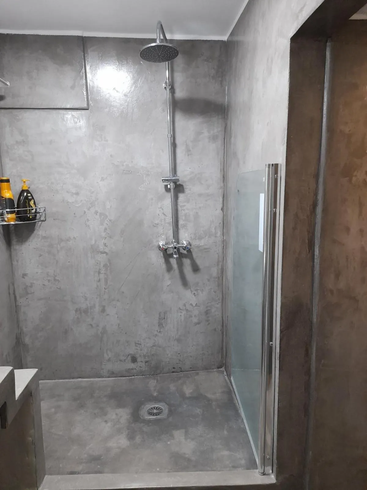 Bathroom in Day in Athens