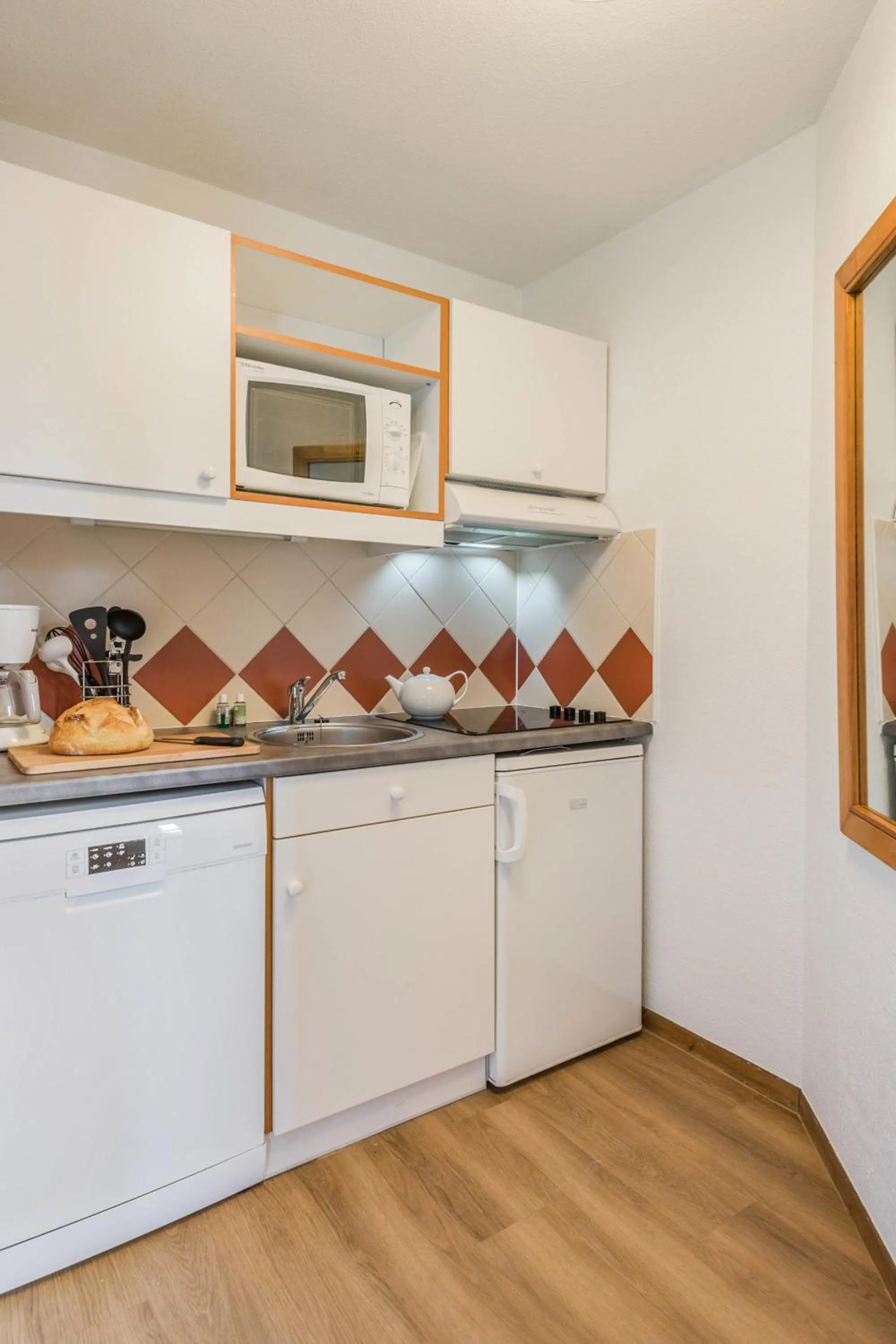 Kitchen or kitchenette in Résidence Pierre & Vacances La Rivière