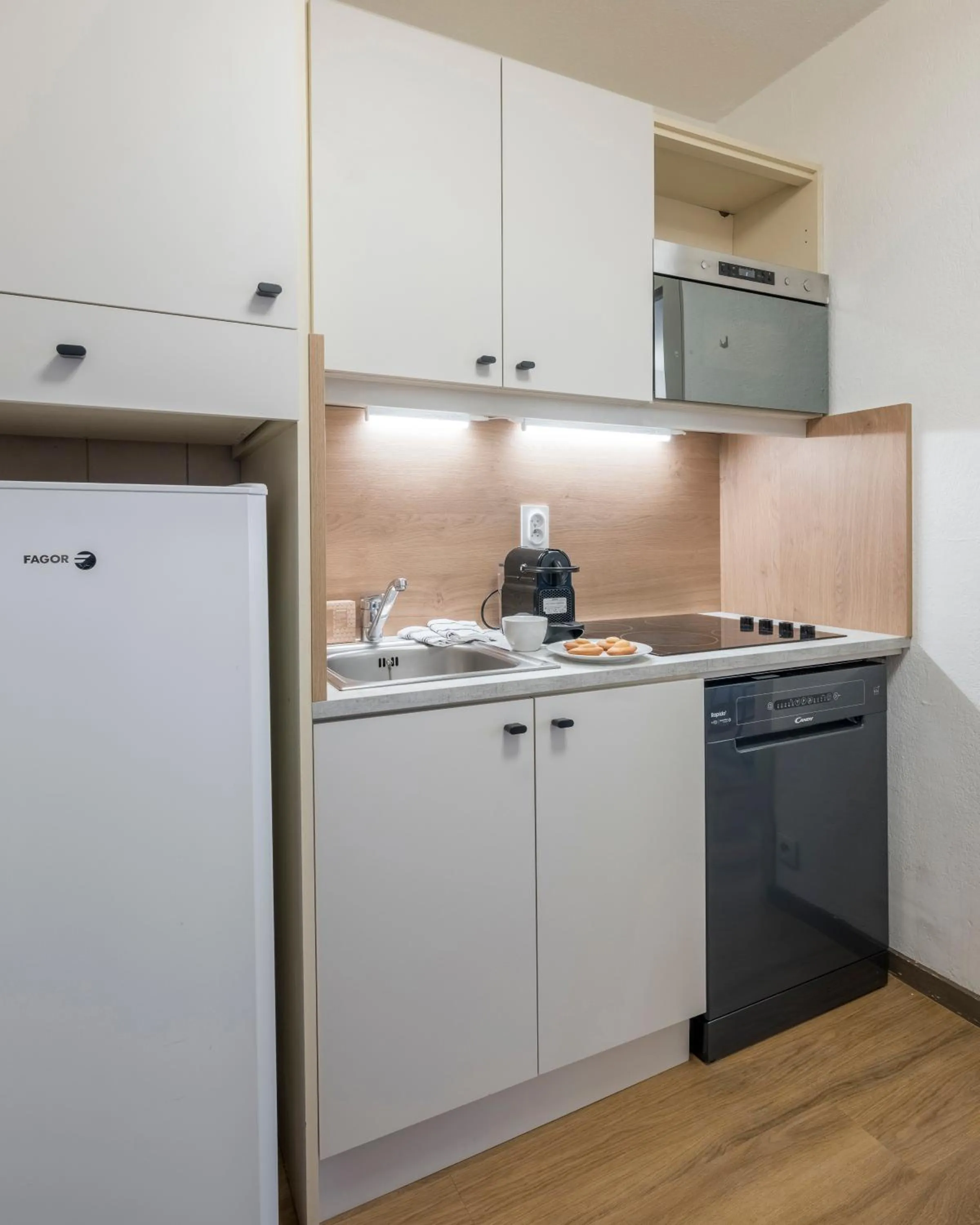 Kitchen or kitchenette in Résidence Pierre & Vacances La Rivière