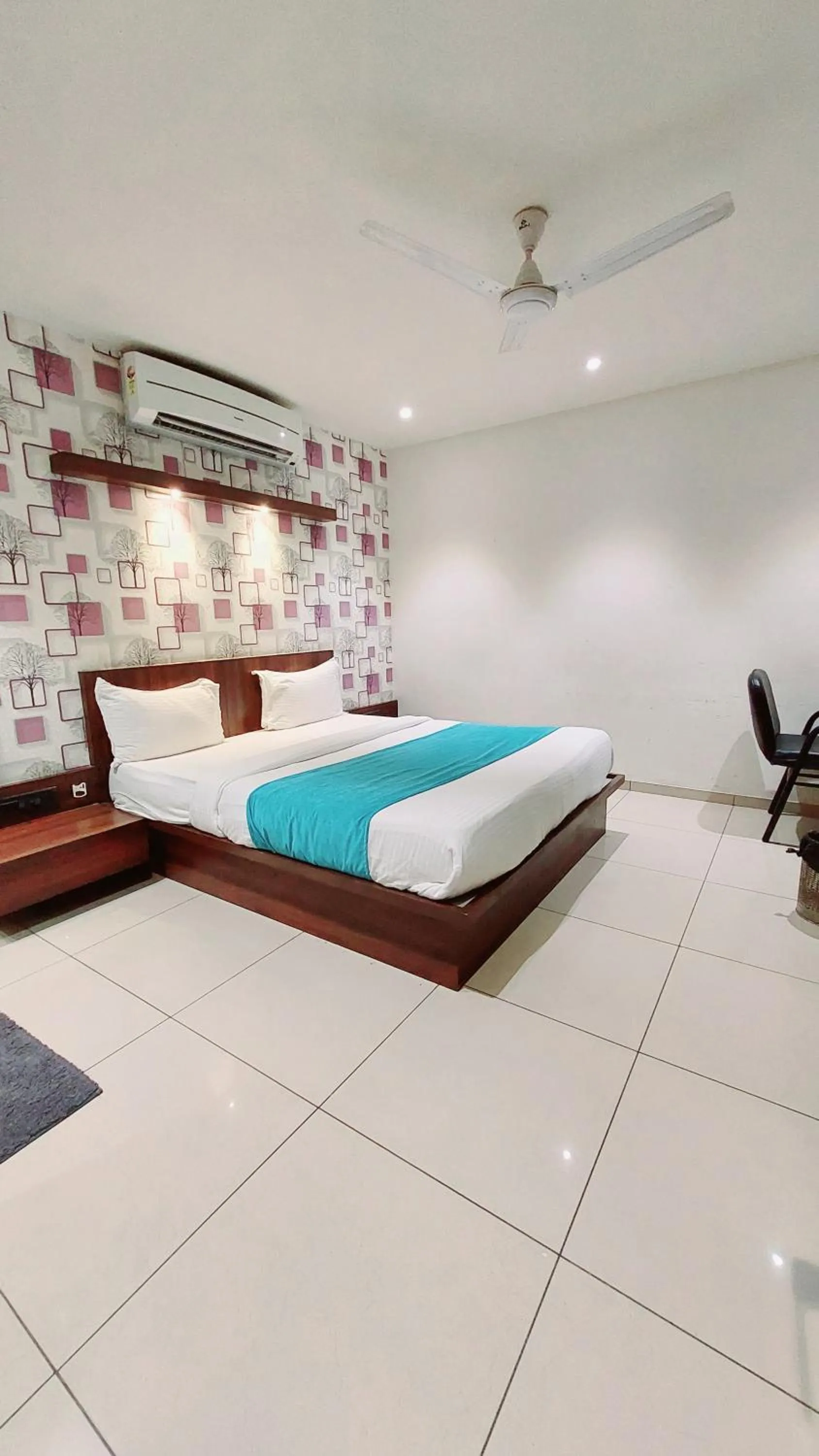 Bed in Hotel Sparsh Inn - Chandkheda