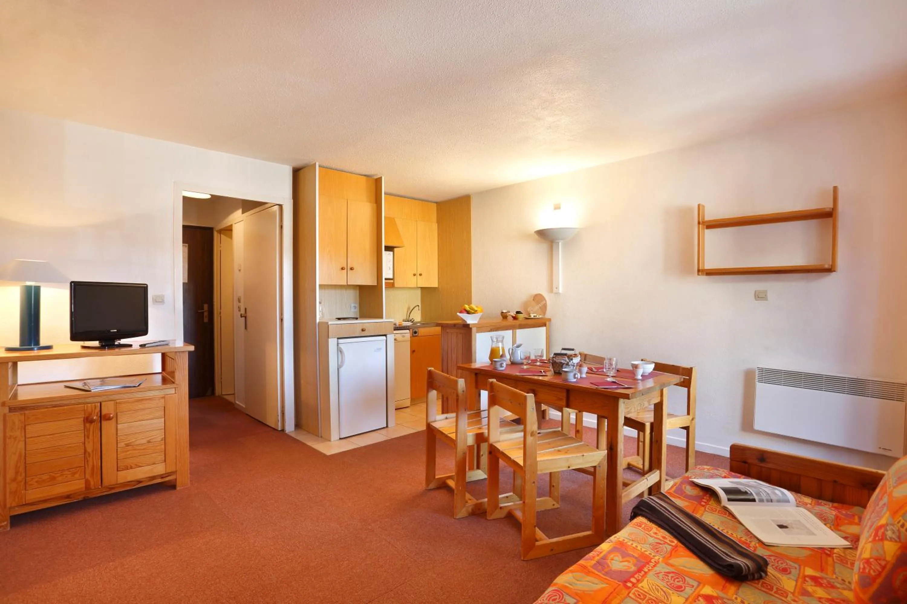 Photo of the whole room in Les Balcons Du Soleil