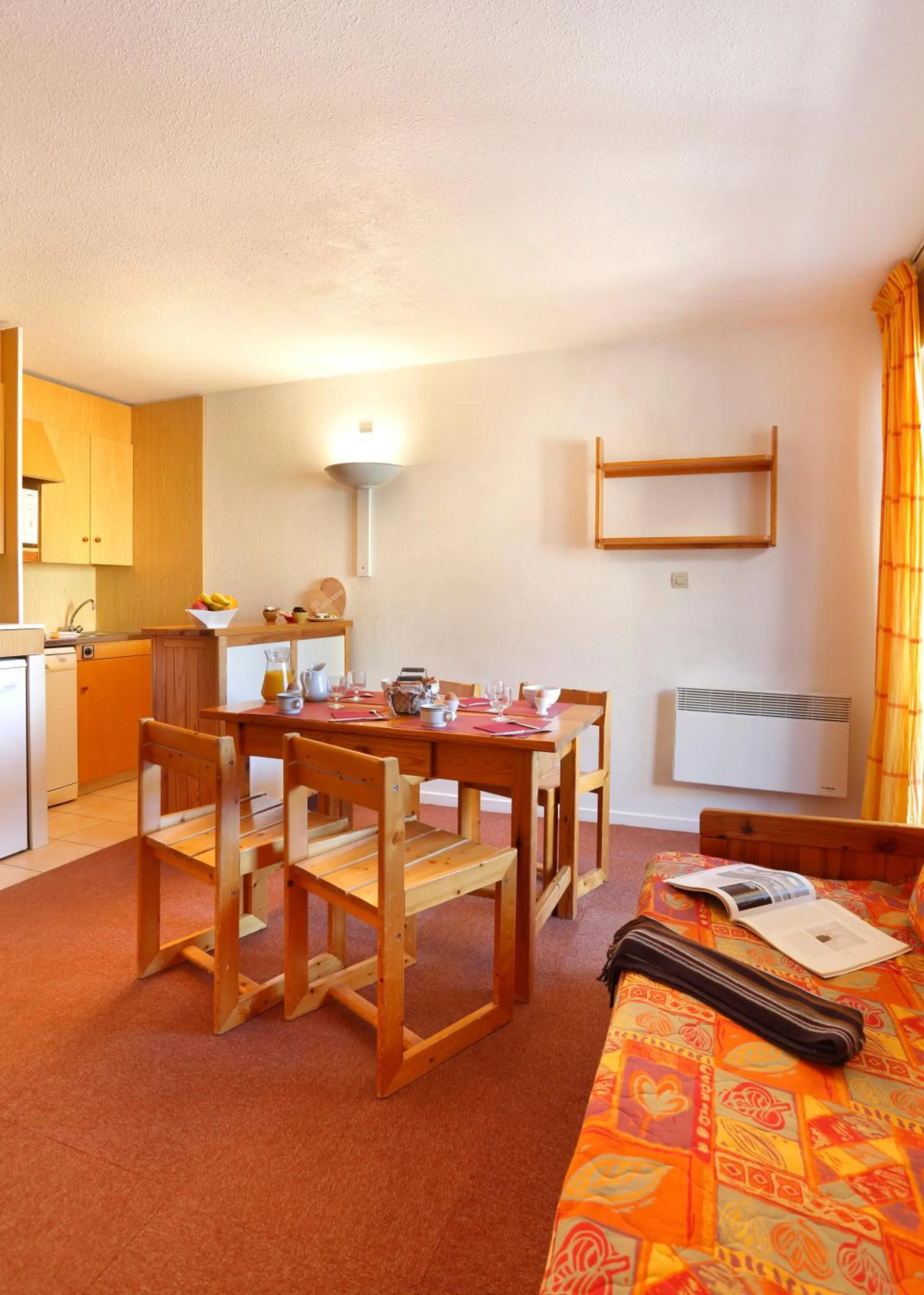 Dining area in Les Balcons Du Soleil