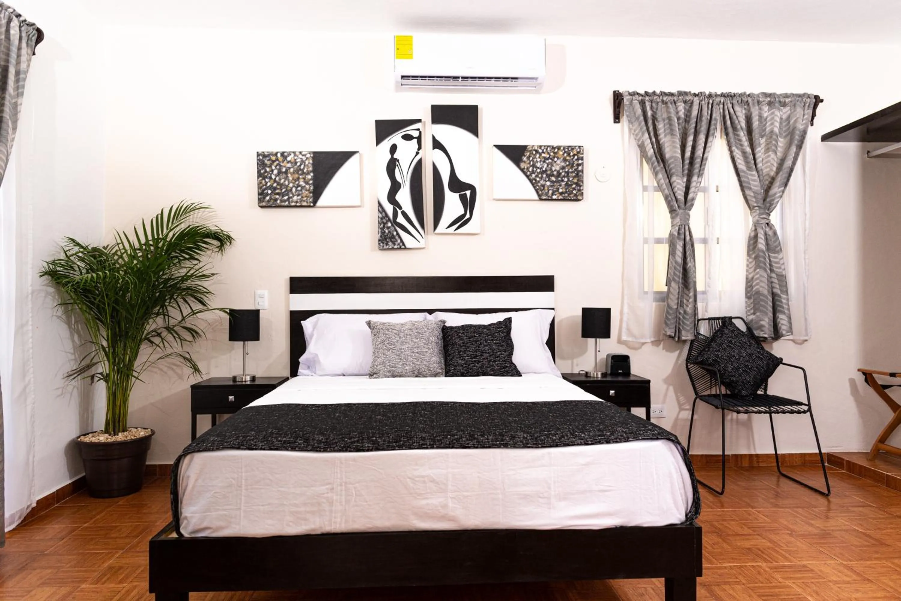 Photo of the whole room, Bed in Santa Fe Studios And Suites