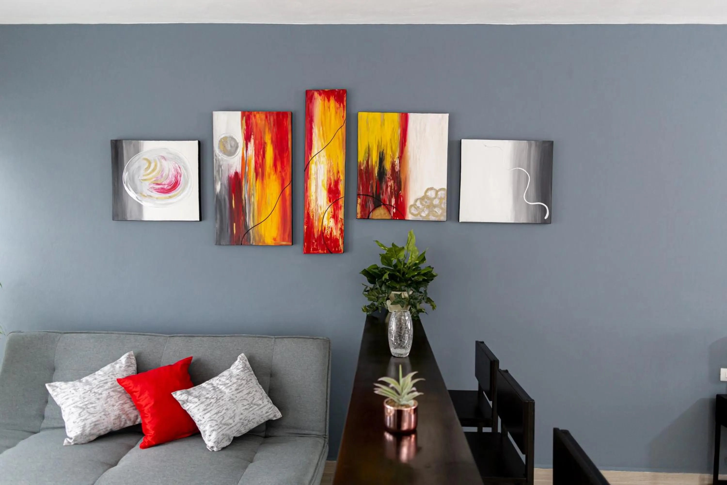 Seating area in Santa Fe Studios And Suites