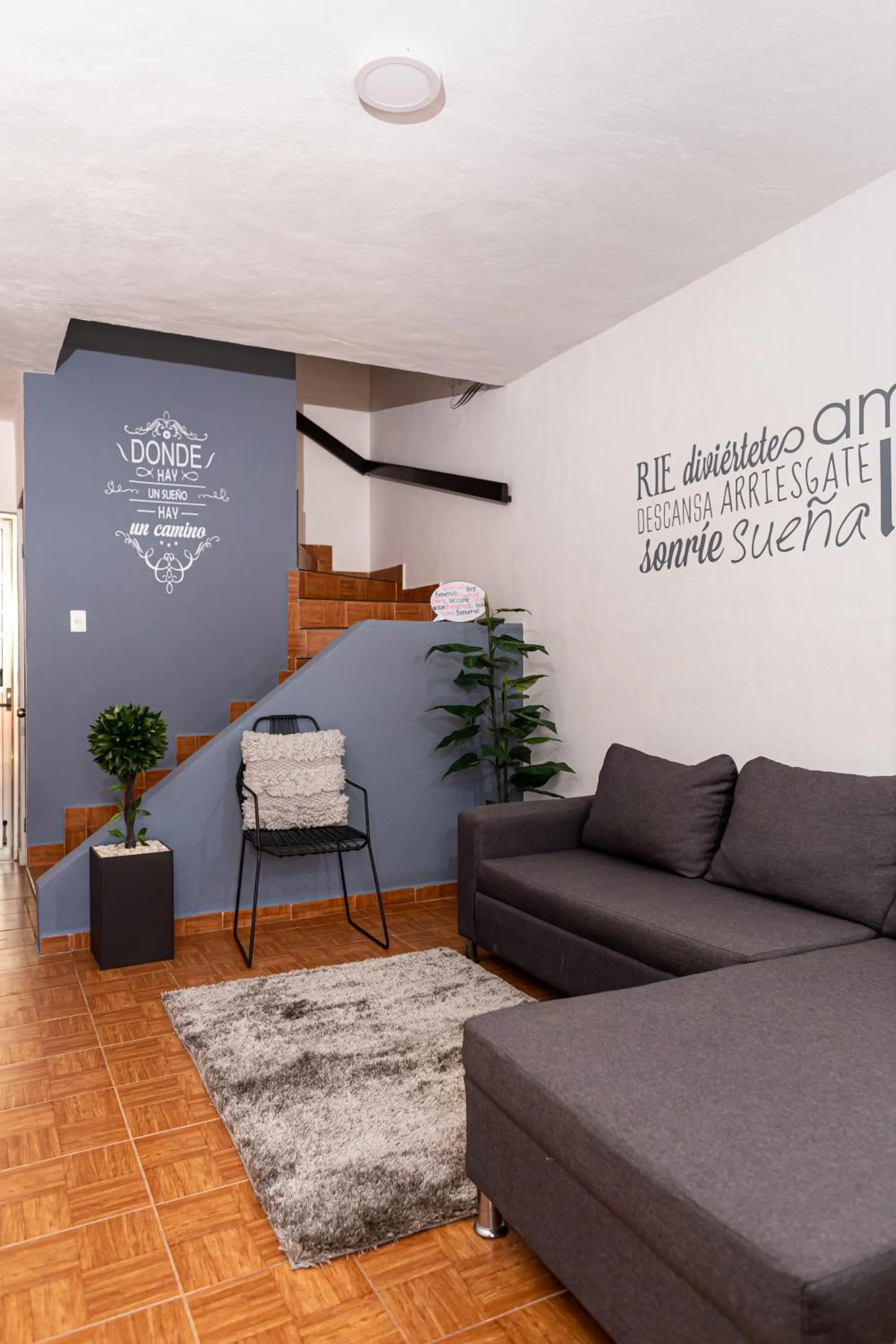 Seating area in Santa Fe Studios And Suites