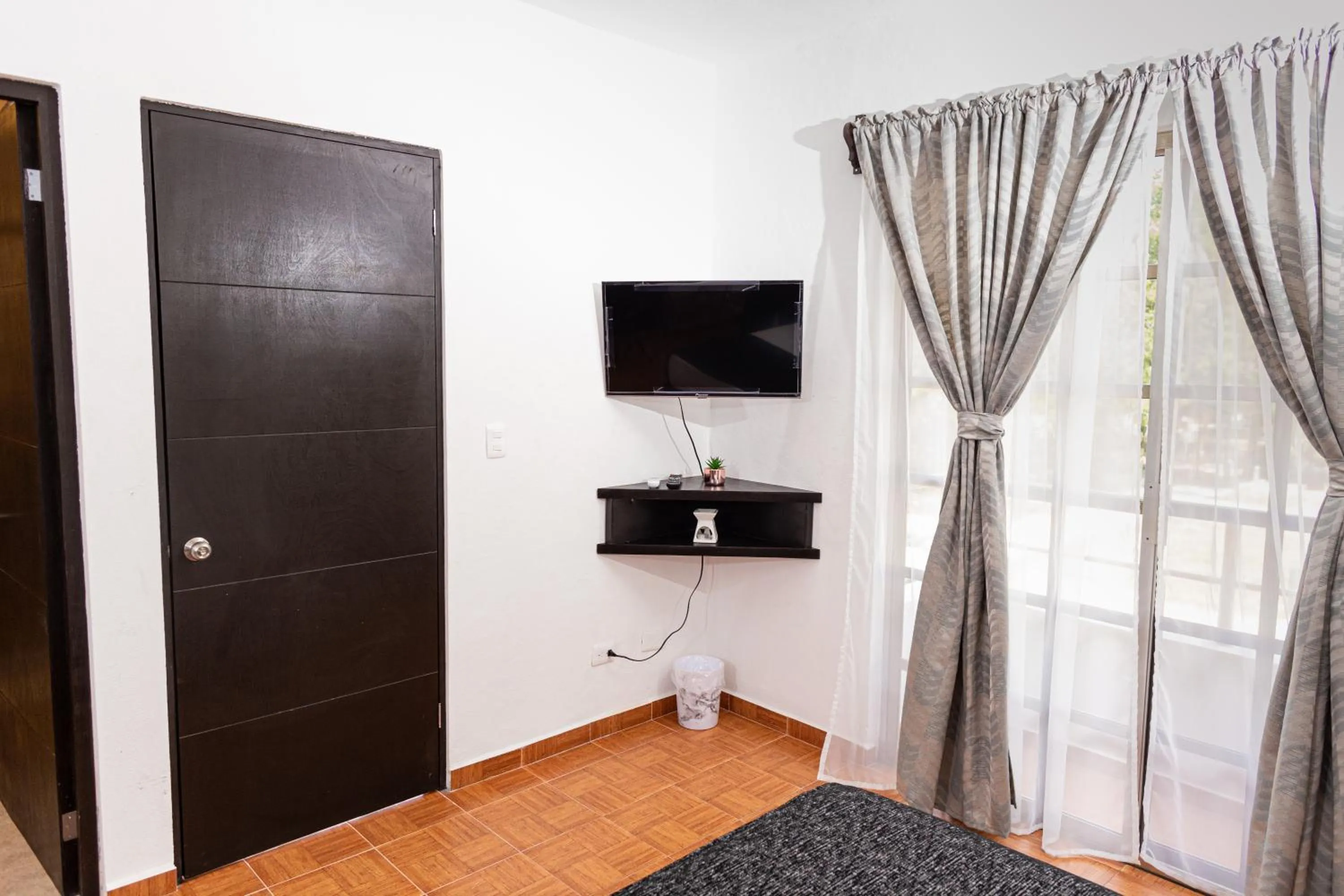 TV and multimedia, Bed in Santa Fe Studios And Suites