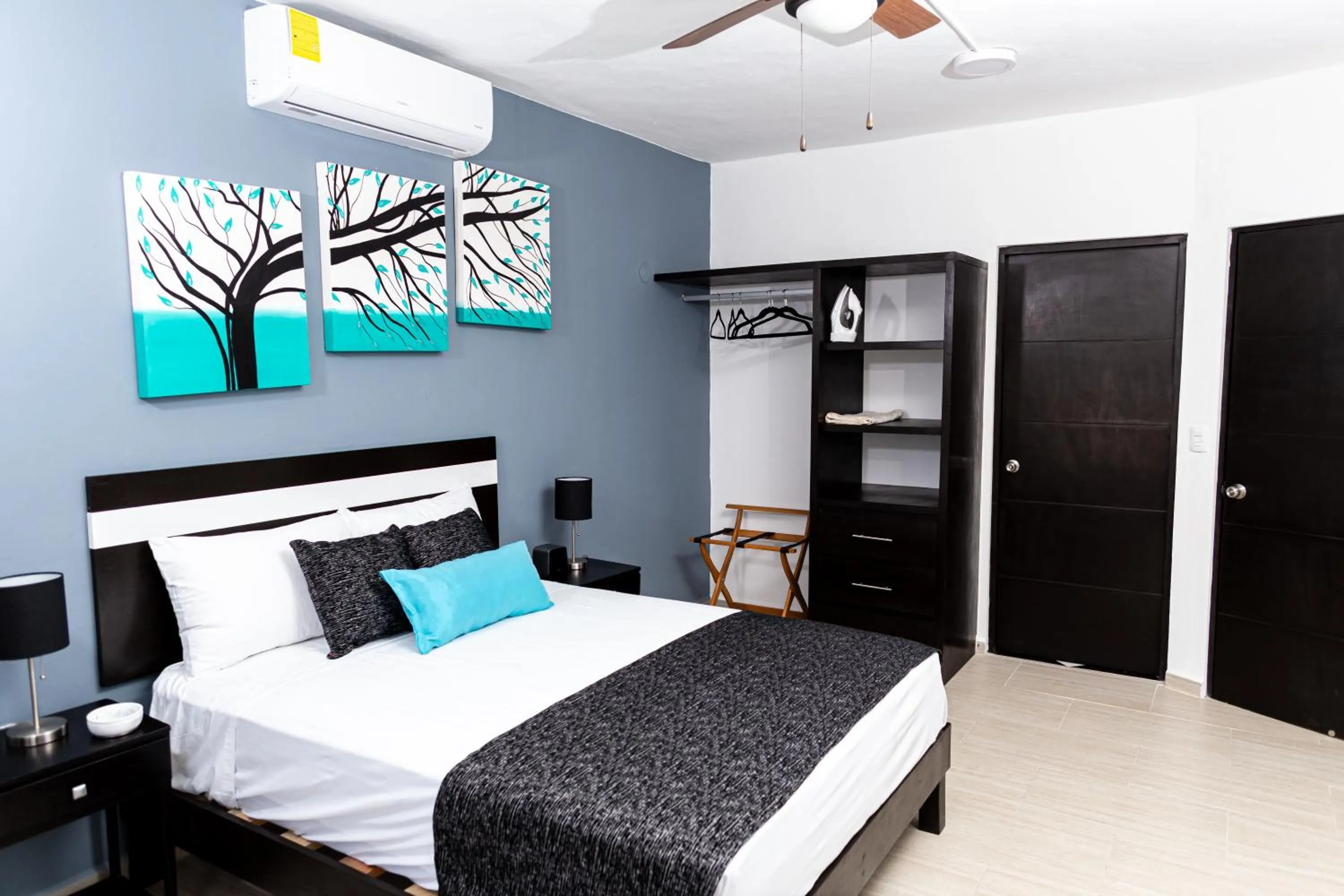 Photo of the whole room, Bed in Santa Fe Studios And Suites