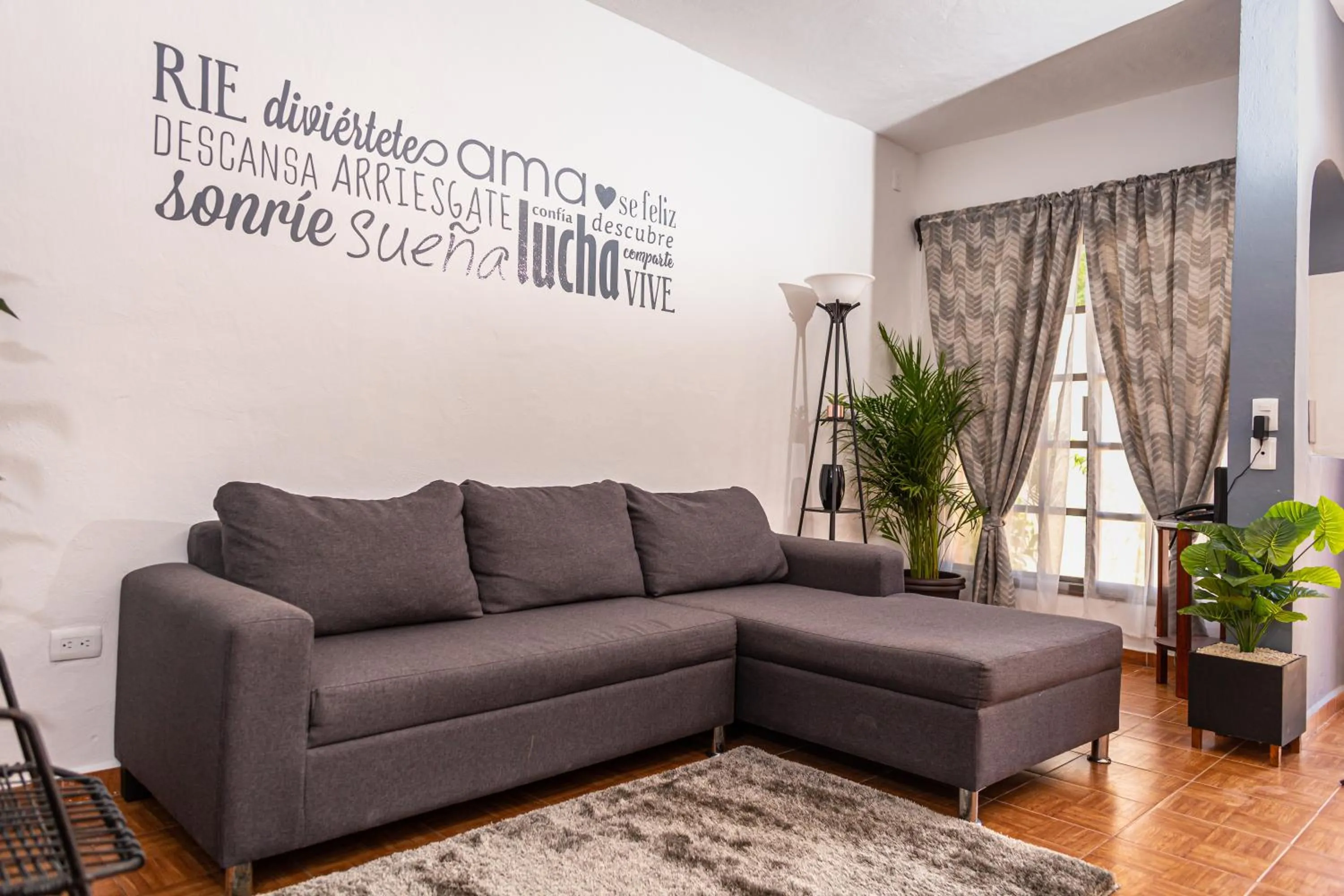 Lobby or reception in Santa Fe Studios And Suites