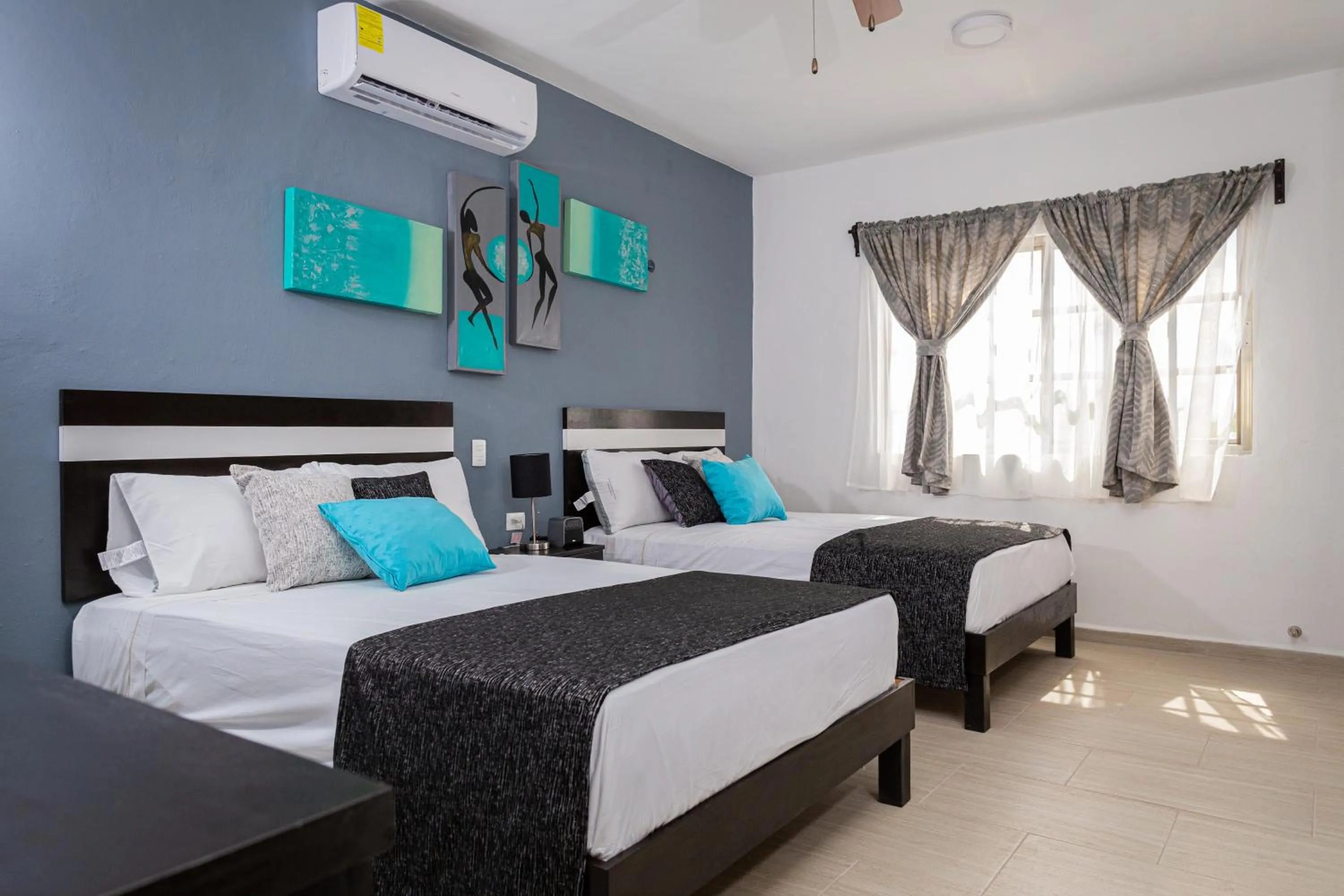 Photo of the whole room, Bed in Santa Fe Studios And Suites