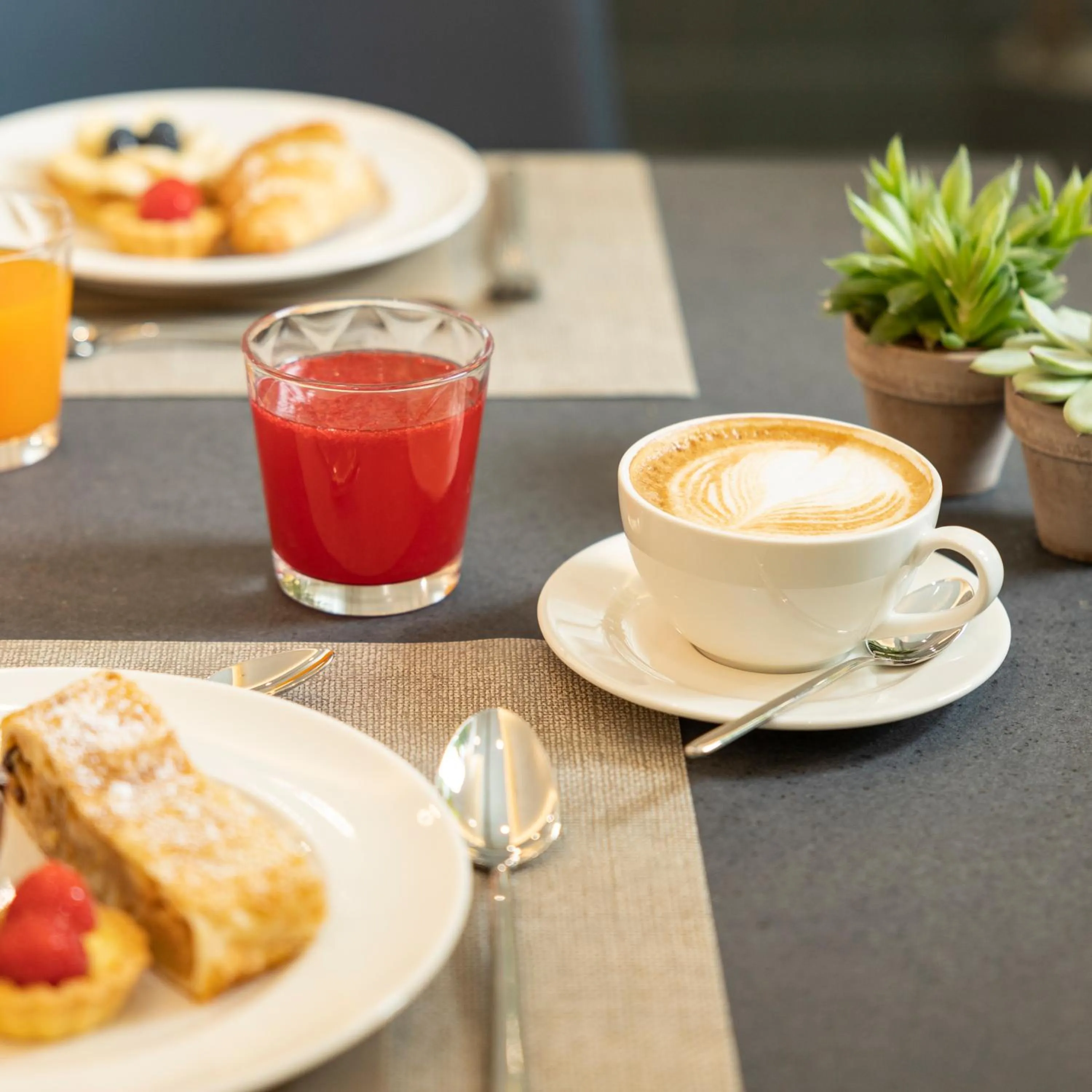 Food and drinks in Hotel La Caporala