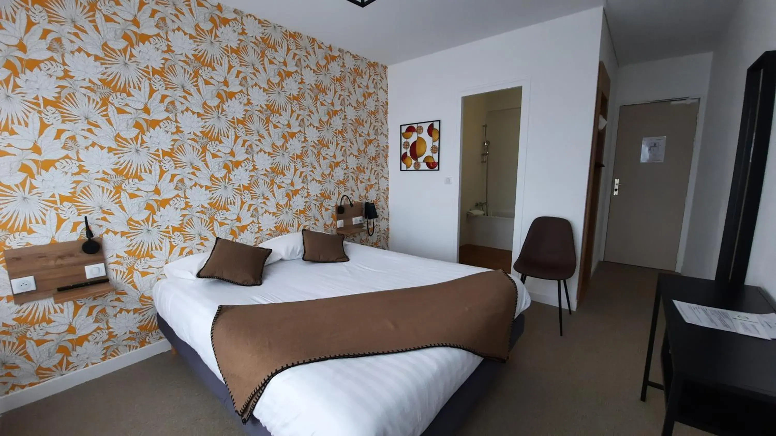 Double Room in Au Bon Accueil Double Room in Au Bon Accueil
