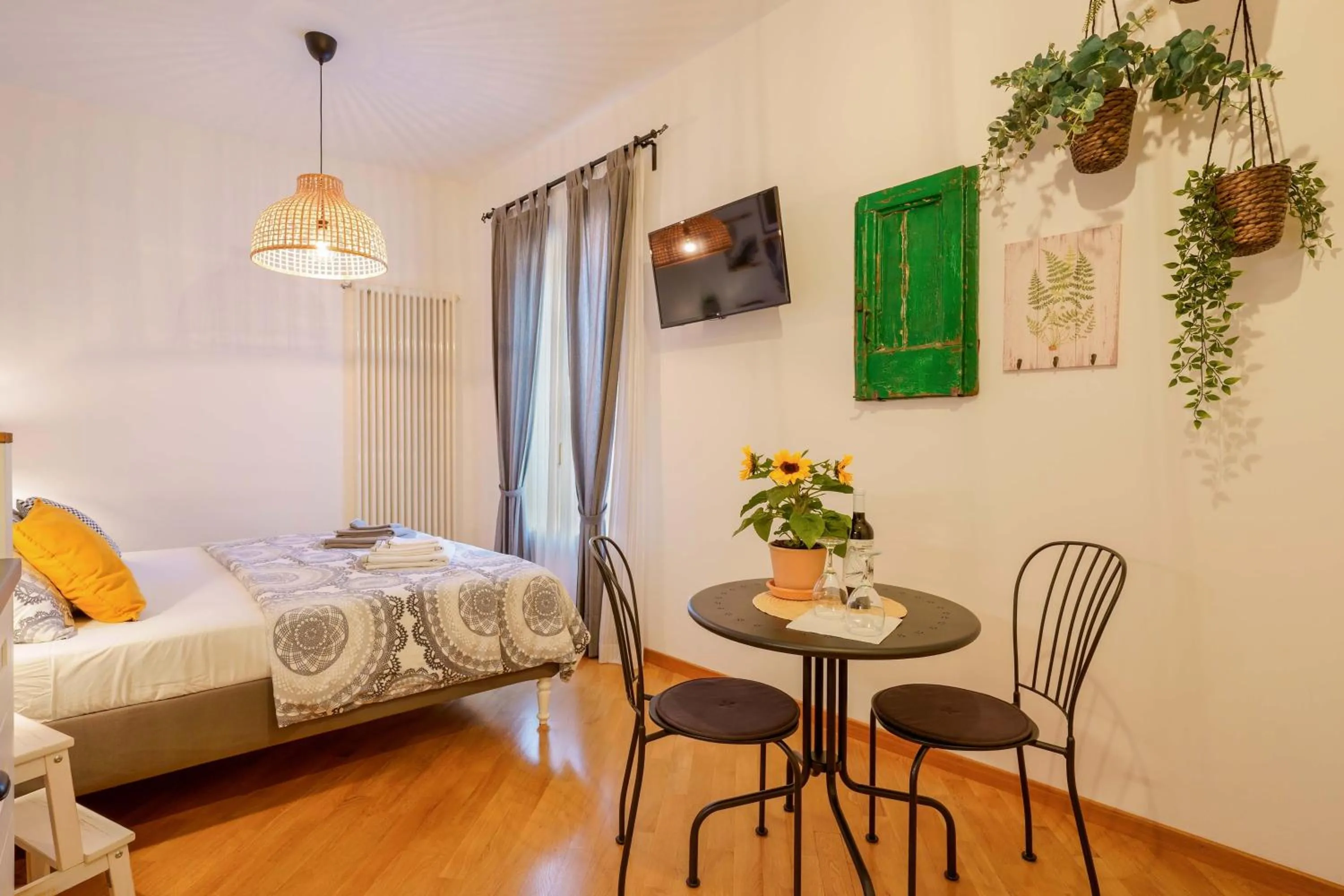 Photo of the whole room, Bed in B&B Il Viaggio Bologna