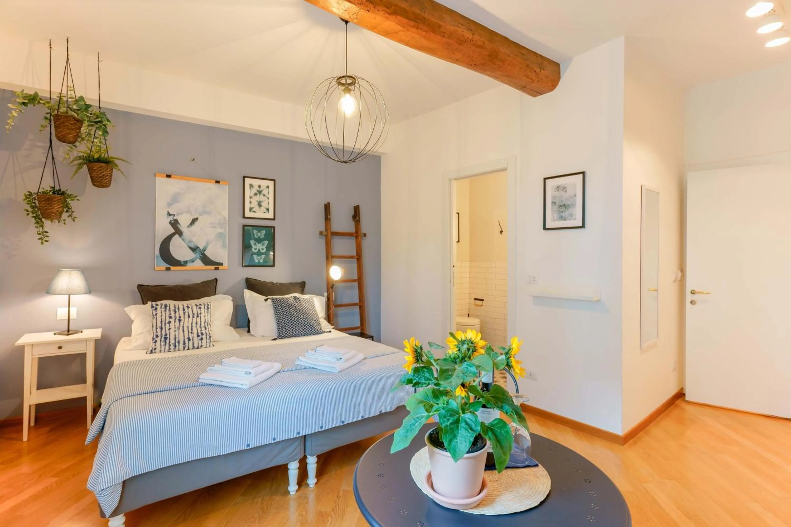 Photo of the whole room, Bed in B&B Il Viaggio Bologna