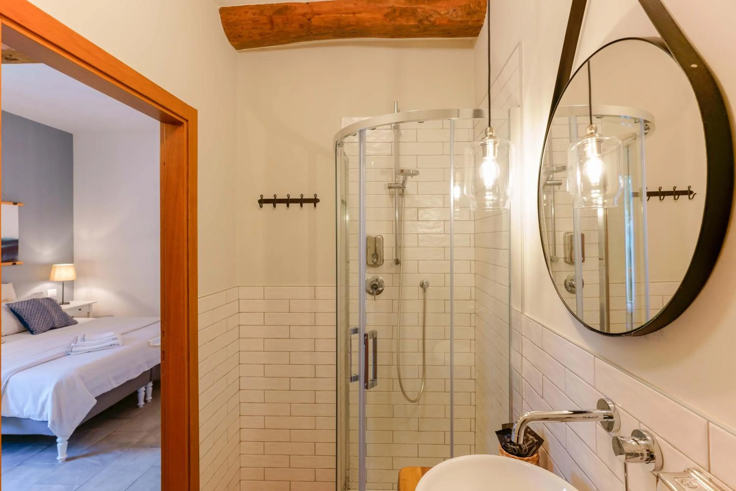Bathroom, Bed in B&B Il Viaggio Bologna