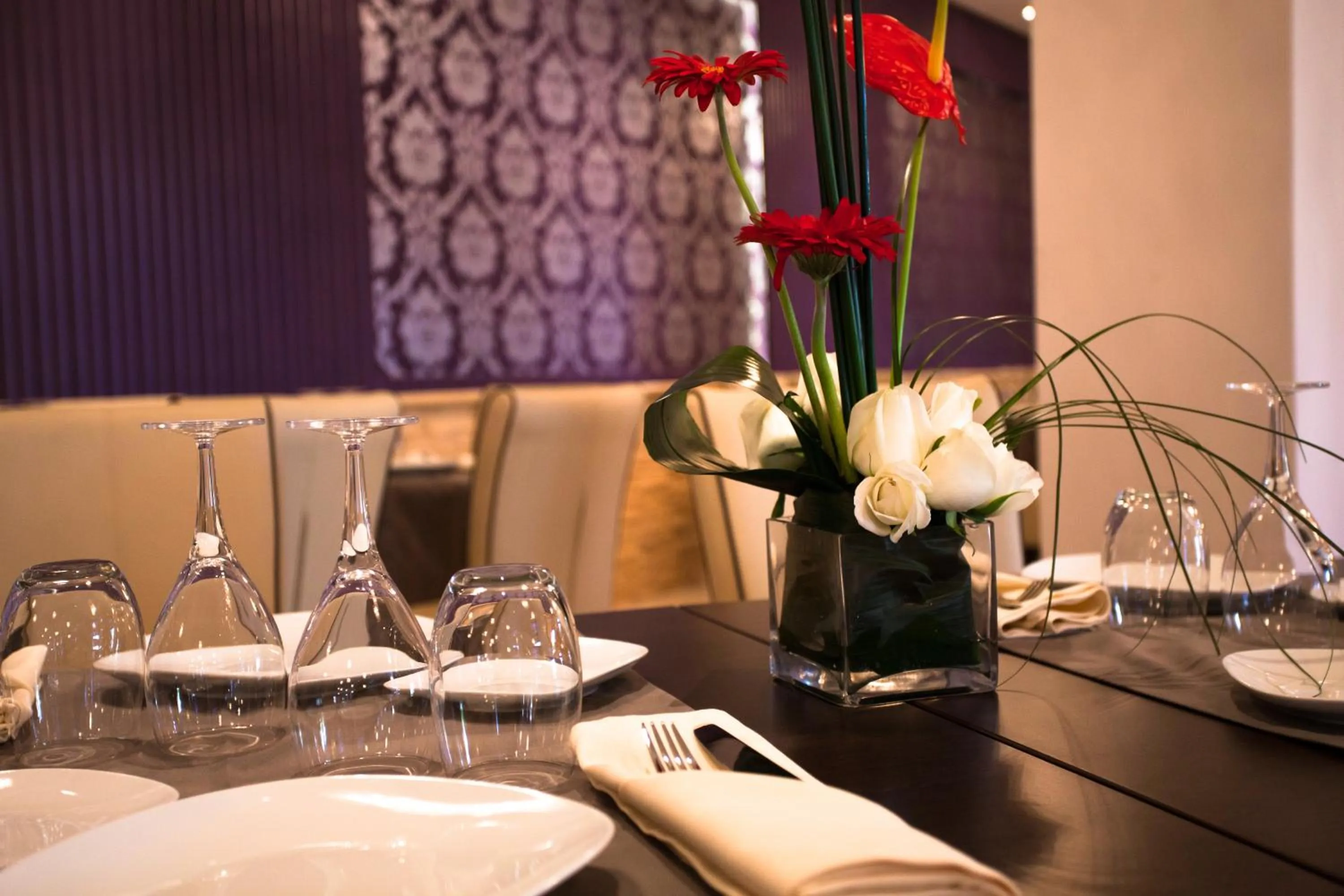 Restaurant/places to eat in Sky Casa Airport