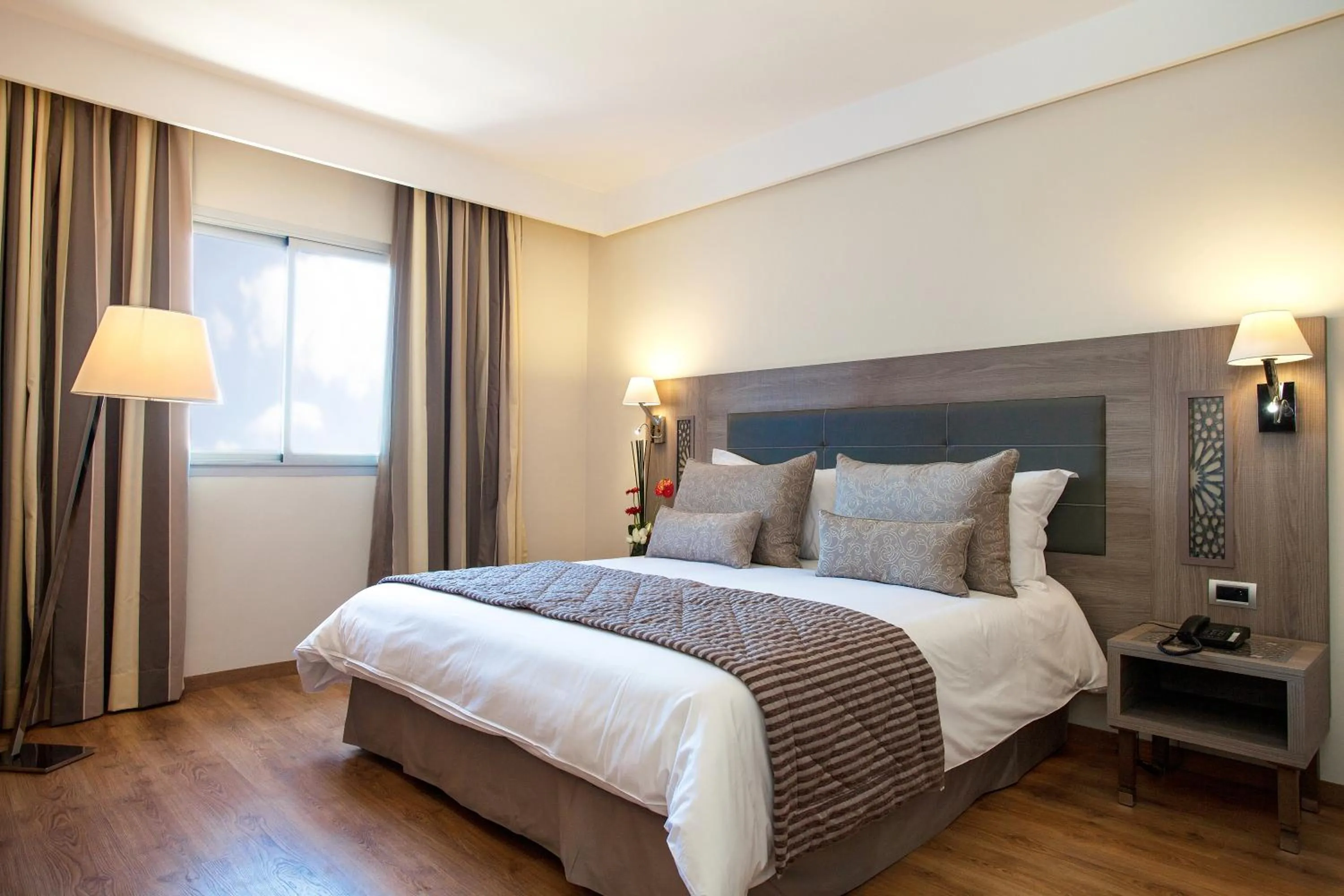 Photo of the whole room, Bed in Sky Casa Airport