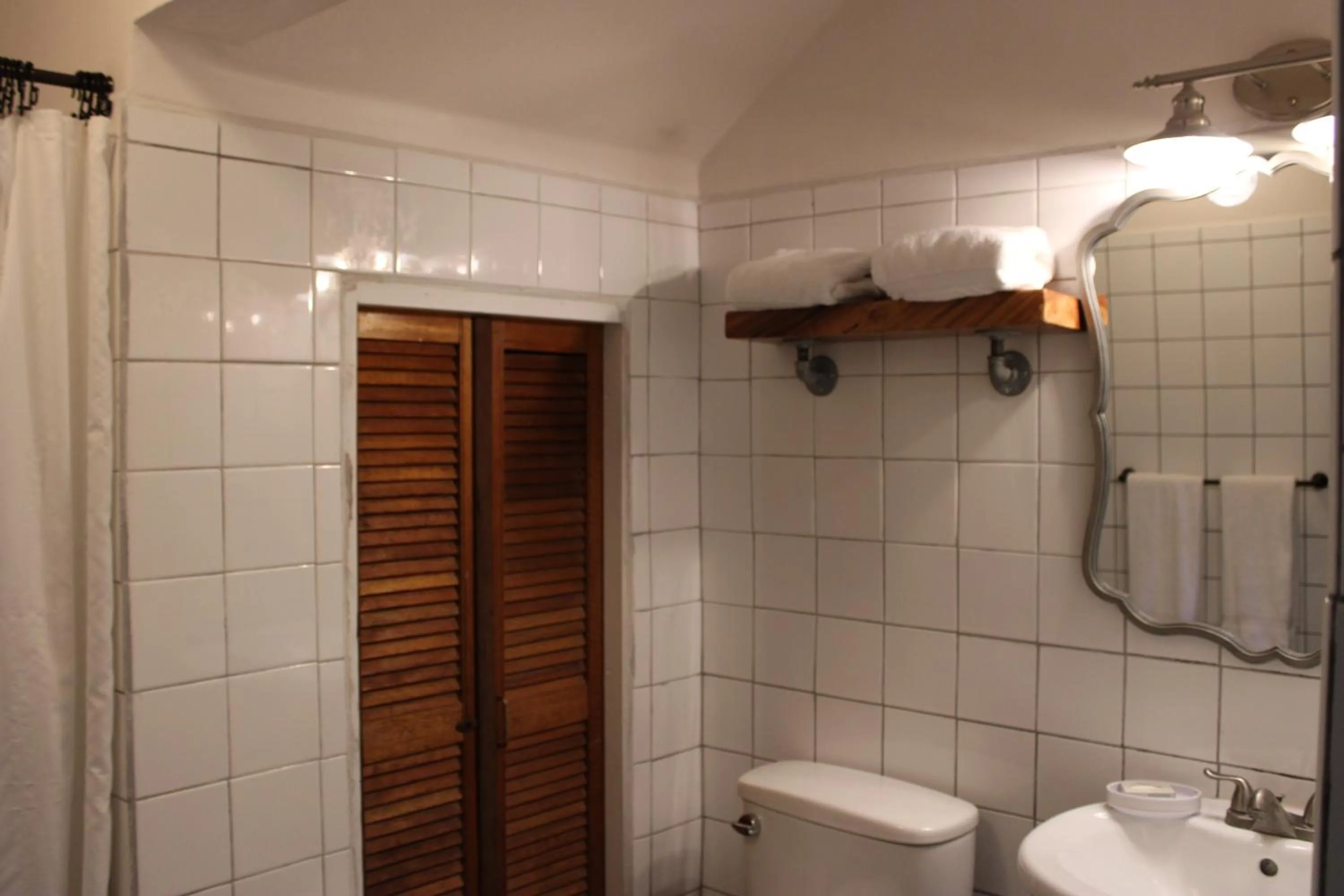 Bathroom in Numero Uno Beach Apartments