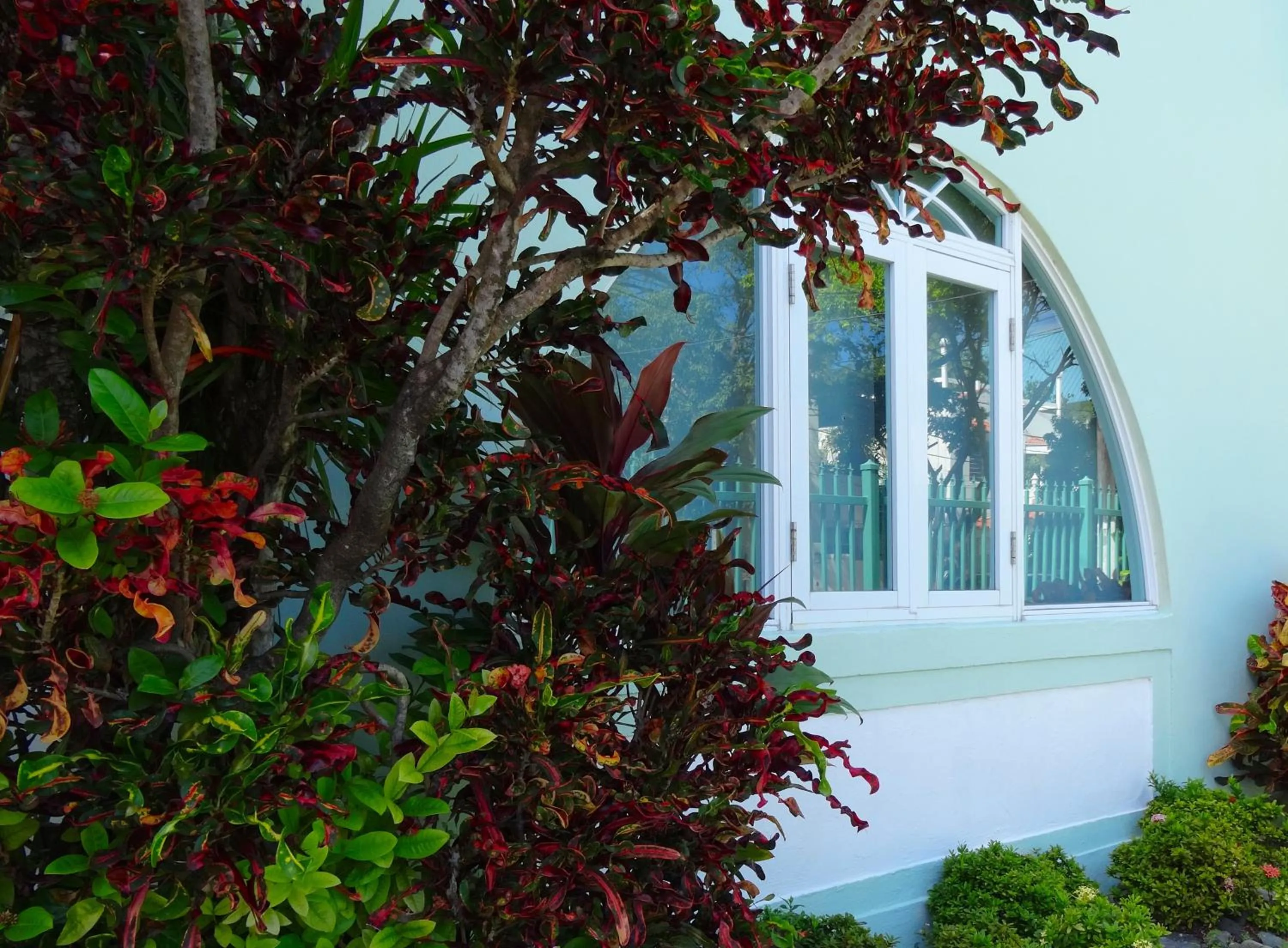 Property building in Numero Uno Beach Apartments