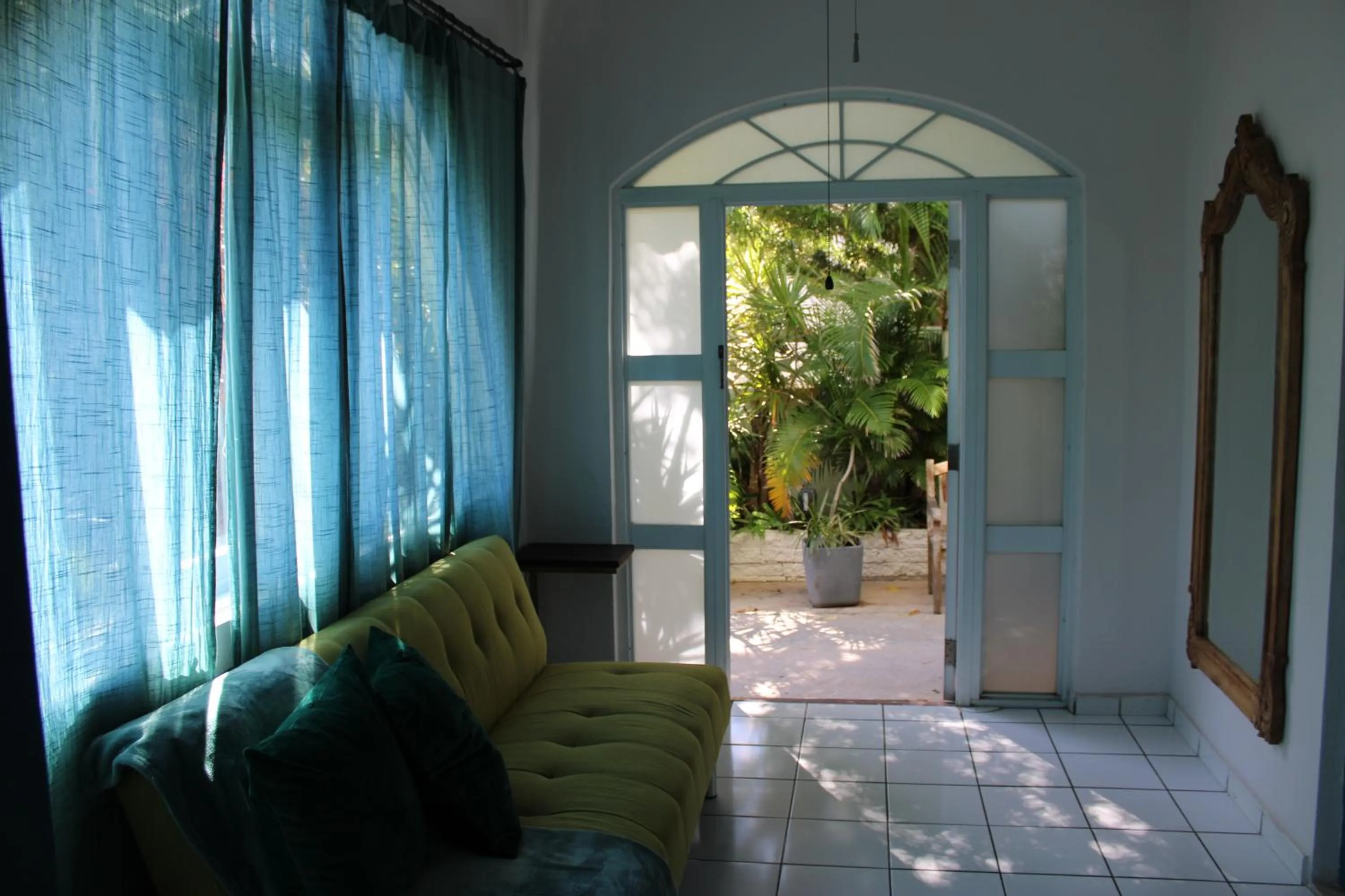 Living room in Numero Uno Beach Apartments