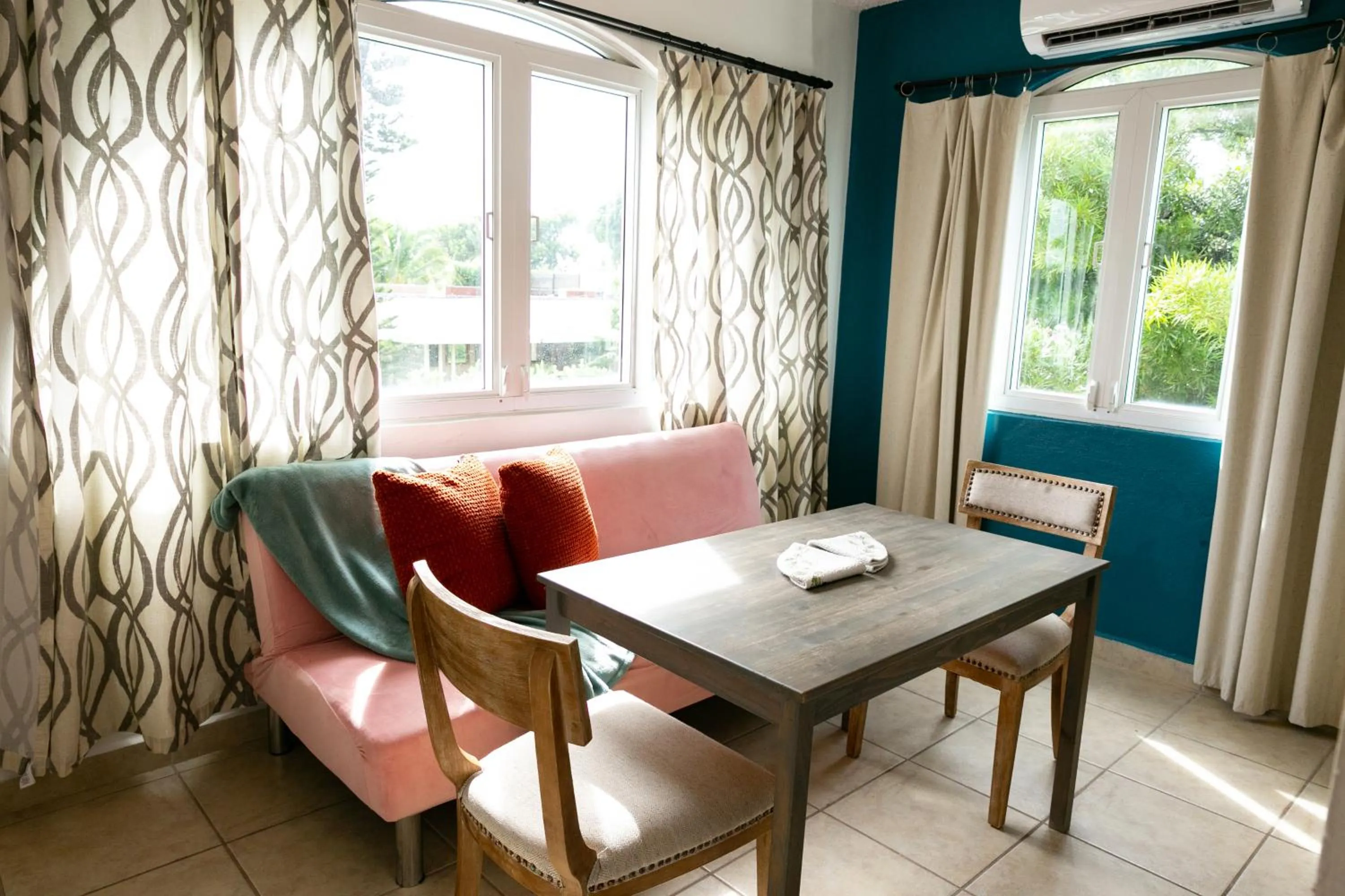 Numero Uno Beach Apartments