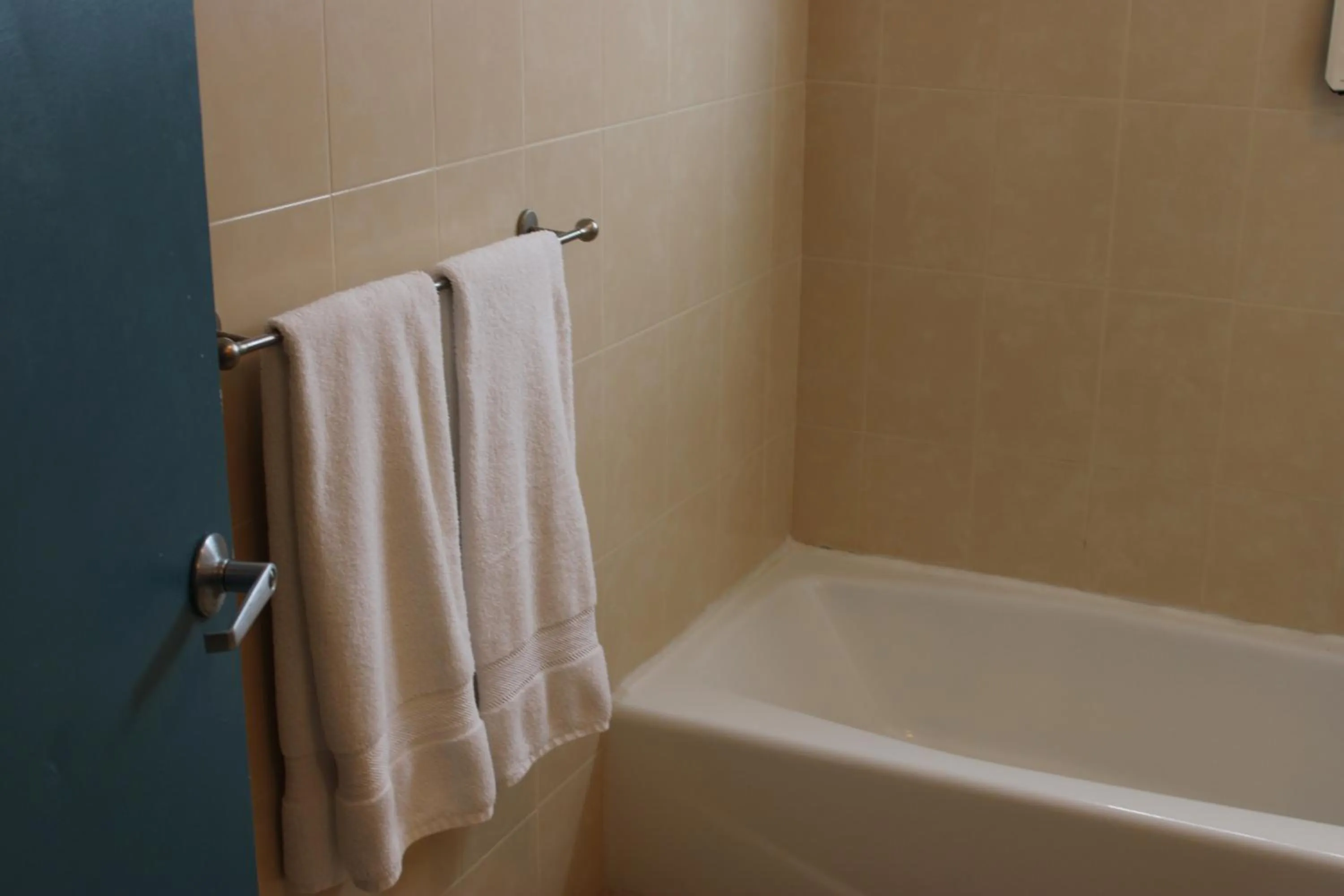 Bath in Numero Uno Beach Apartments