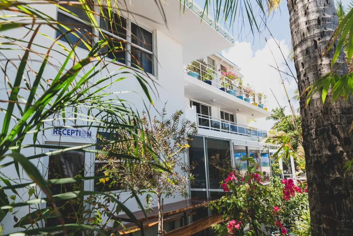 Restaurant/places to eat in Numero Uno Beach Apartments