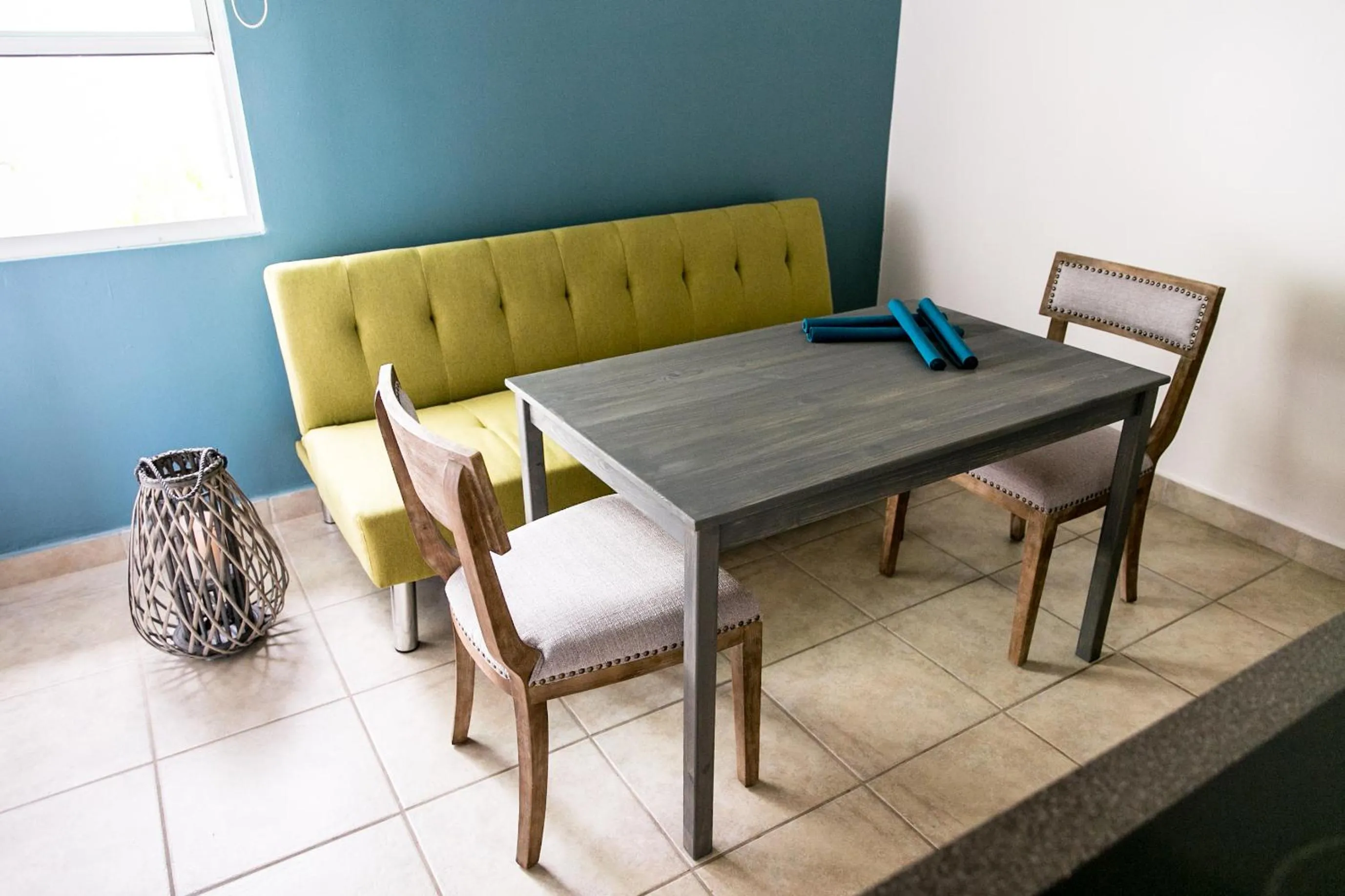 Dining area in Numero Uno Beach Apartments