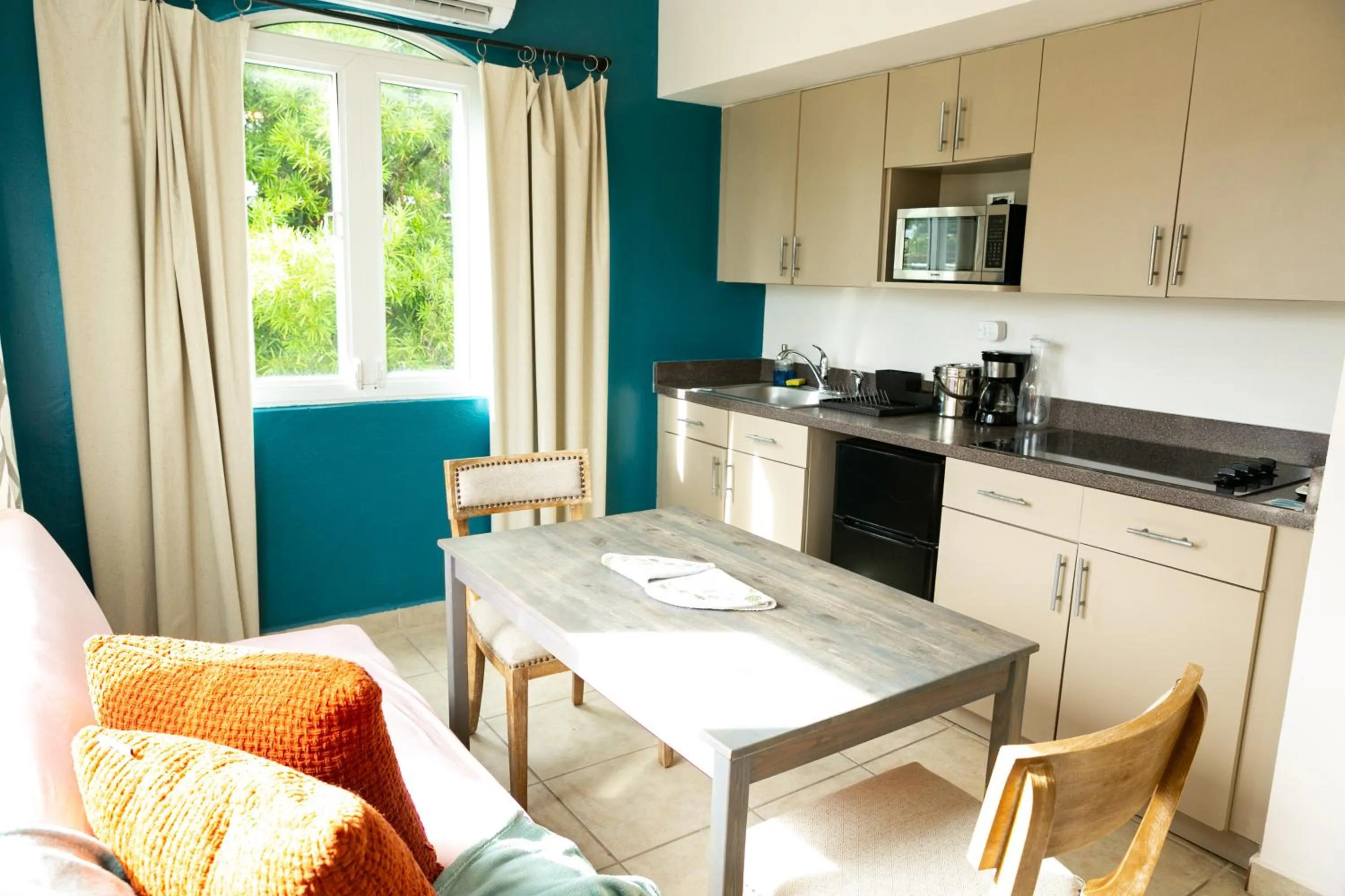 Numero Uno Beach Apartments