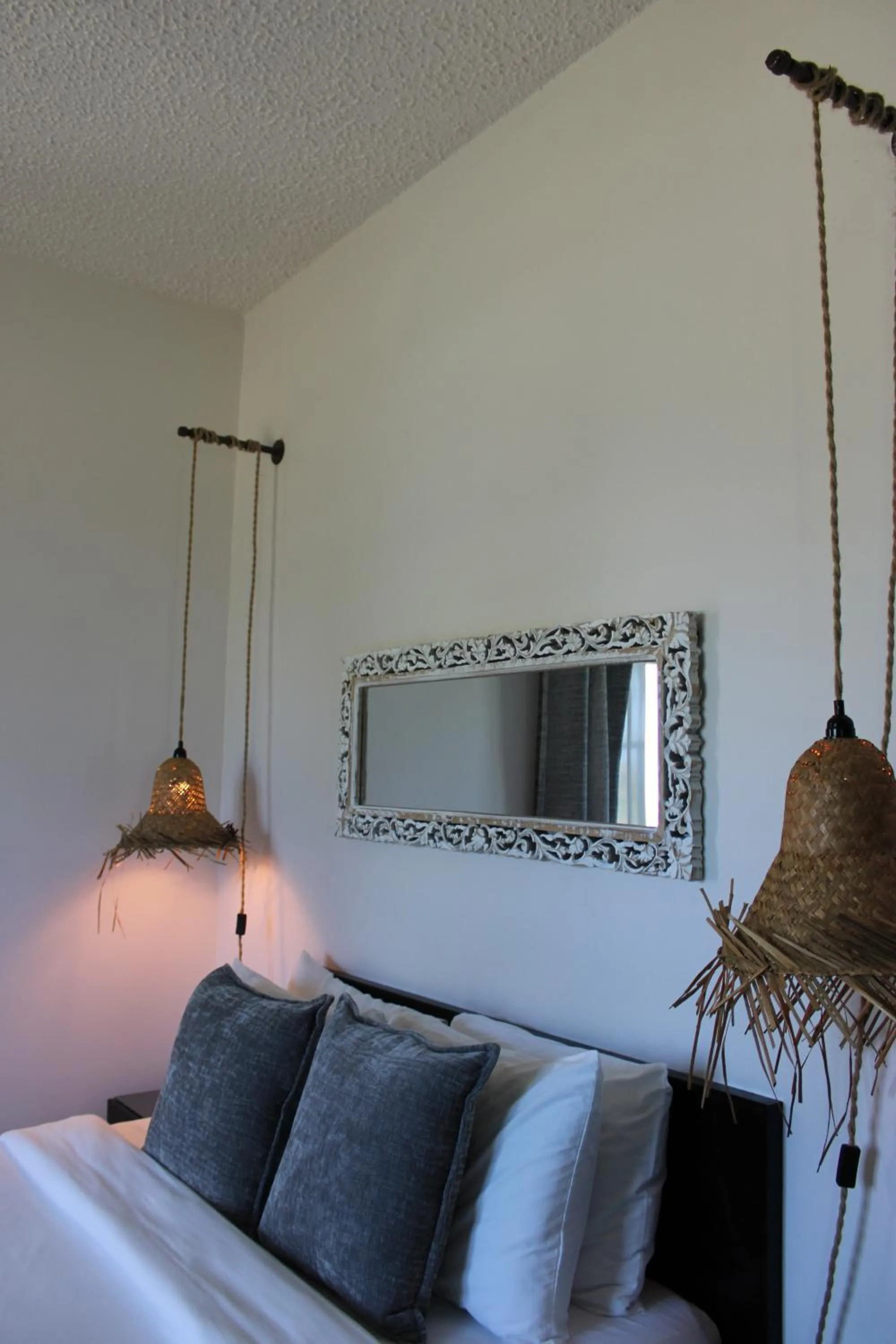 Bed in Numero Uno Beach Apartments