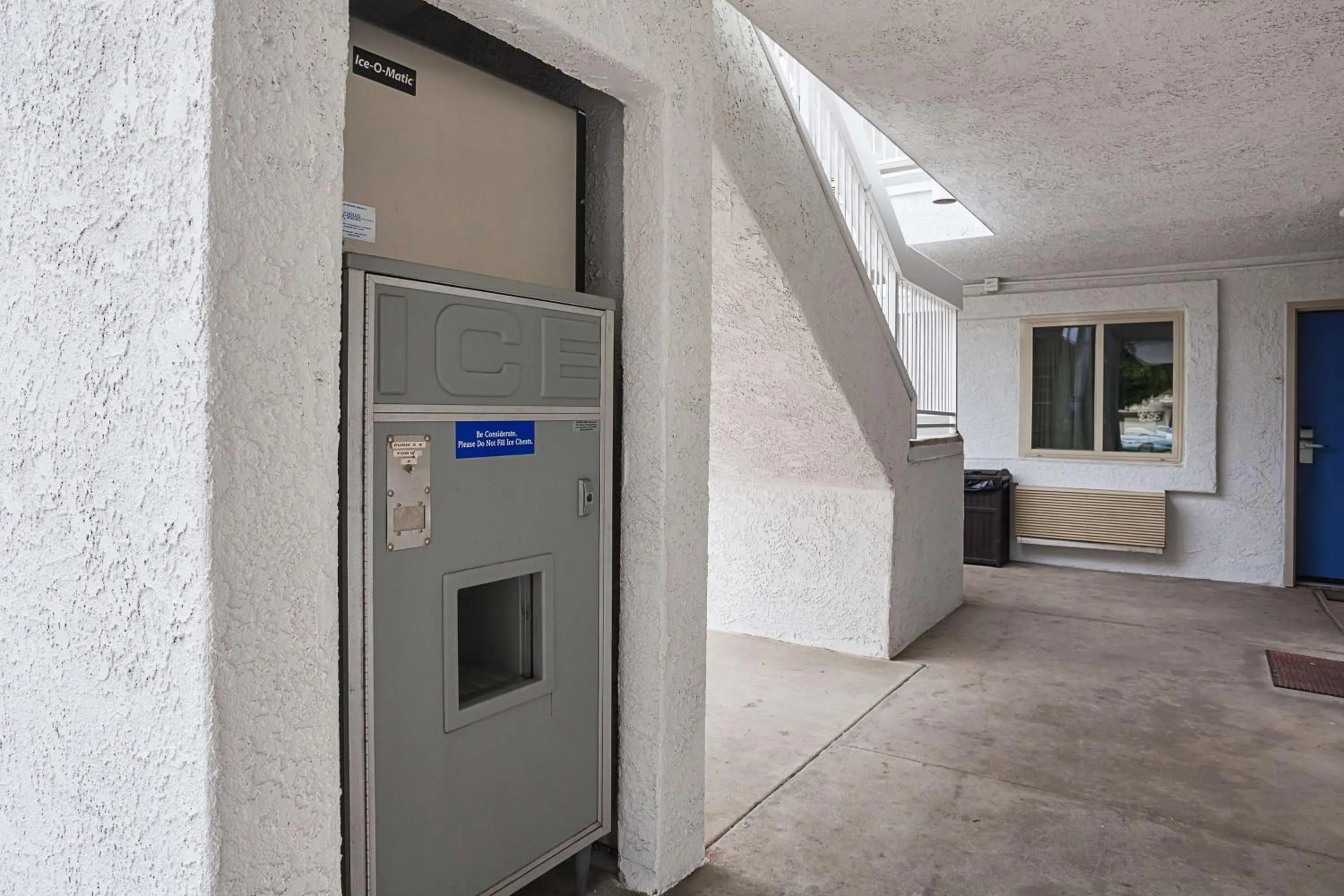 Day in Motel 6-Ventura, CA - Downtown