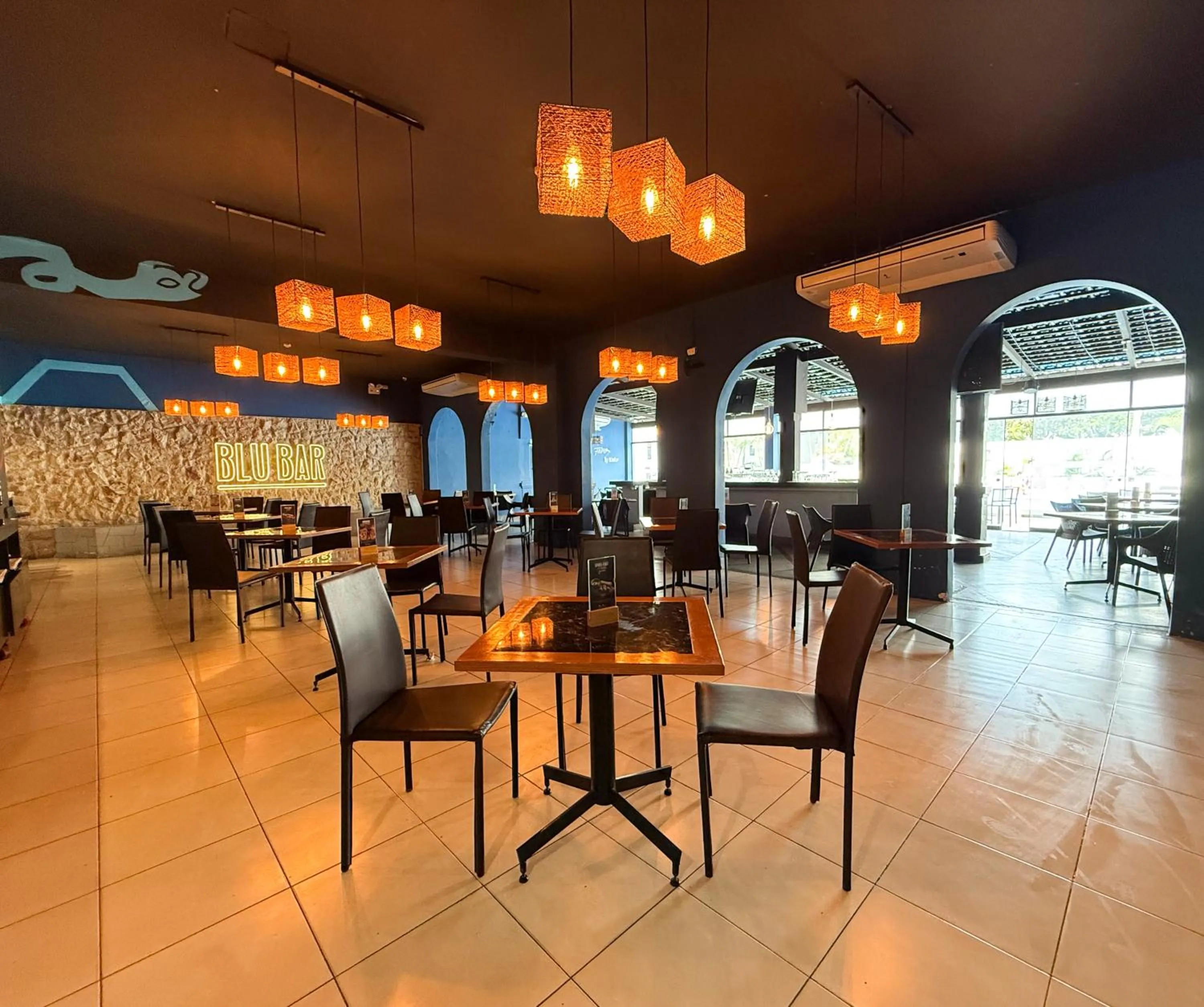 Restaurant/places to eat in WinMeier Hotel y Casino