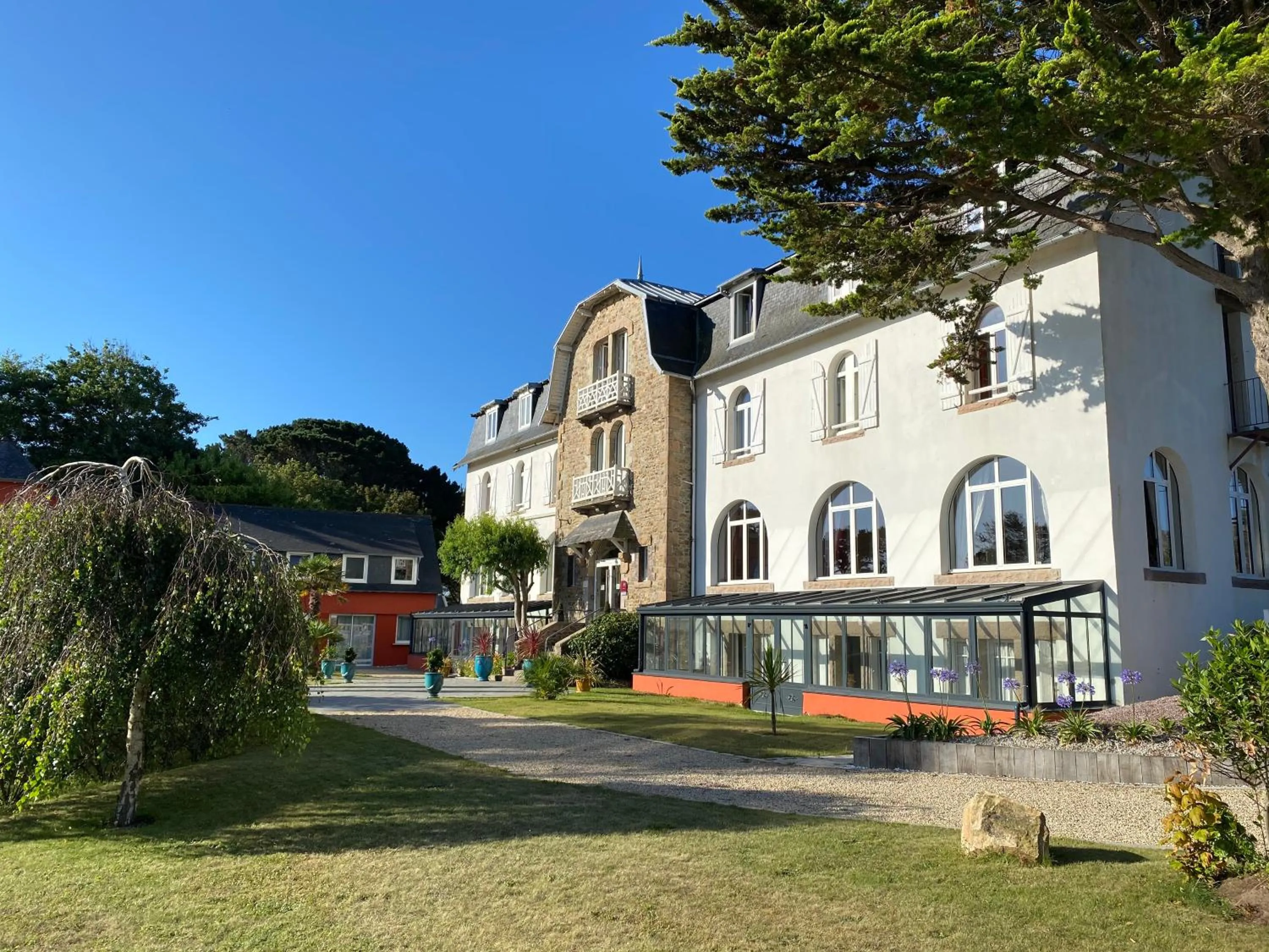 Facade/entrance in Park Hotel Bellevue