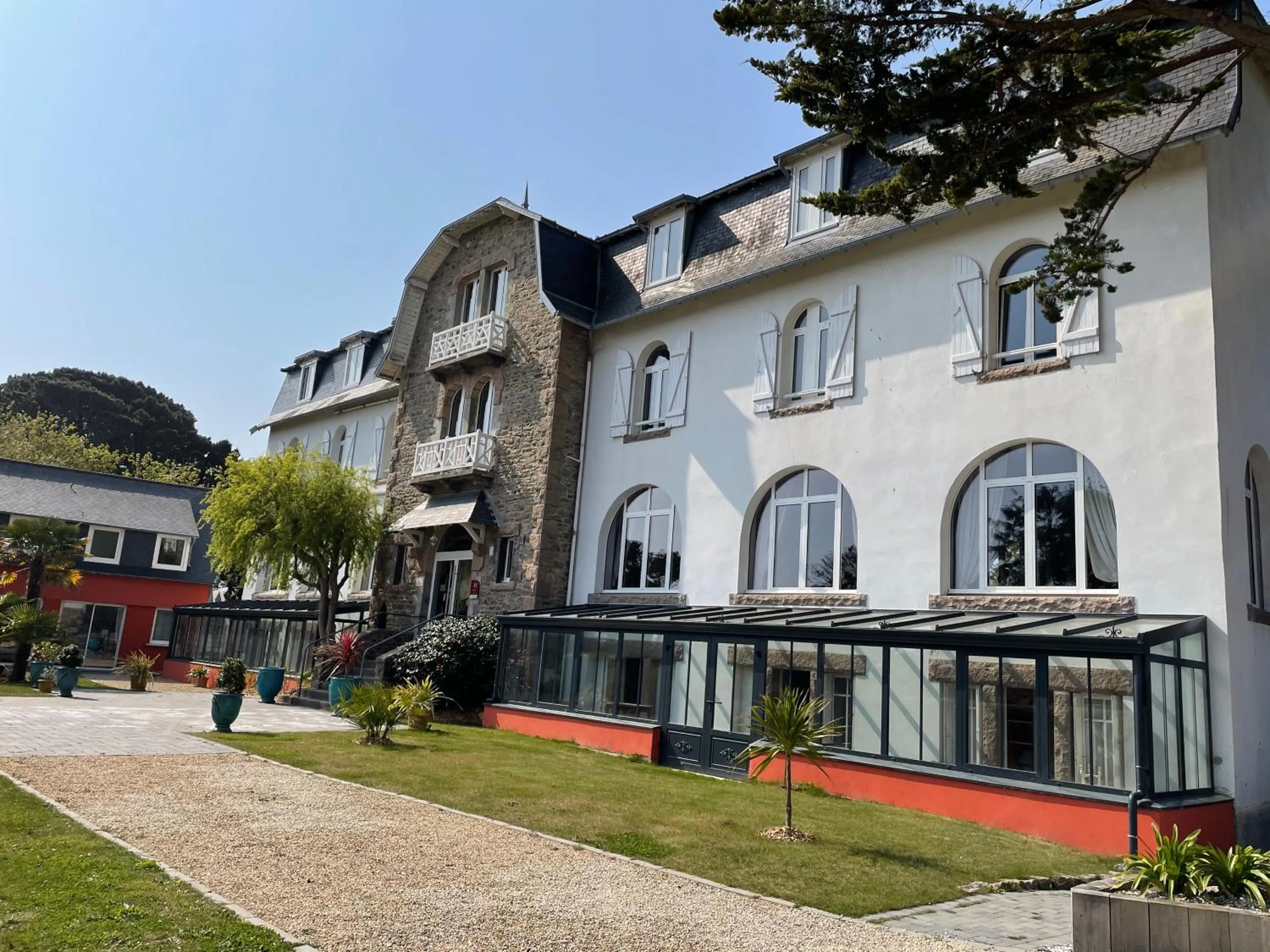 Property building in Park Hotel Bellevue