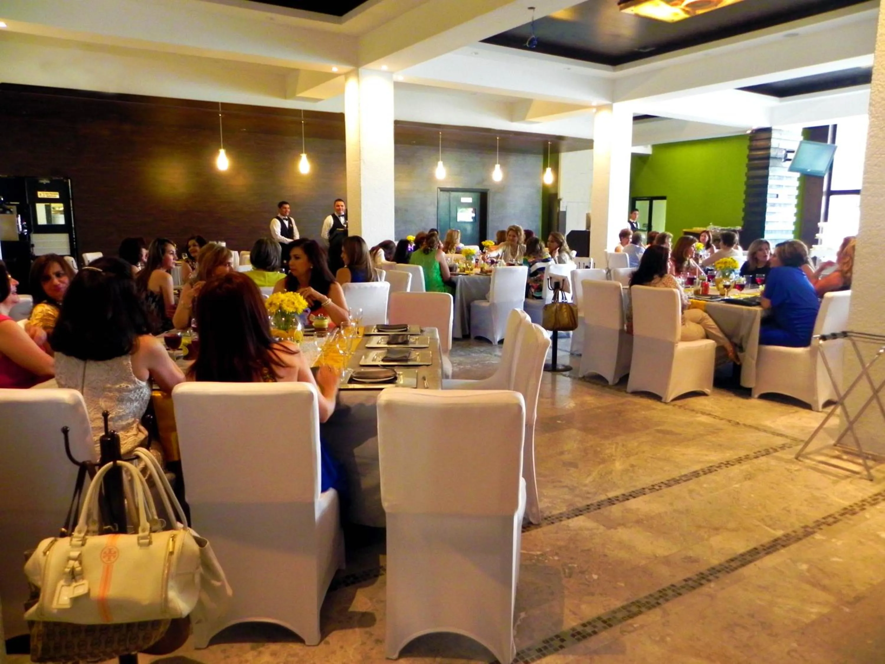 People in Hotel El Sembrador