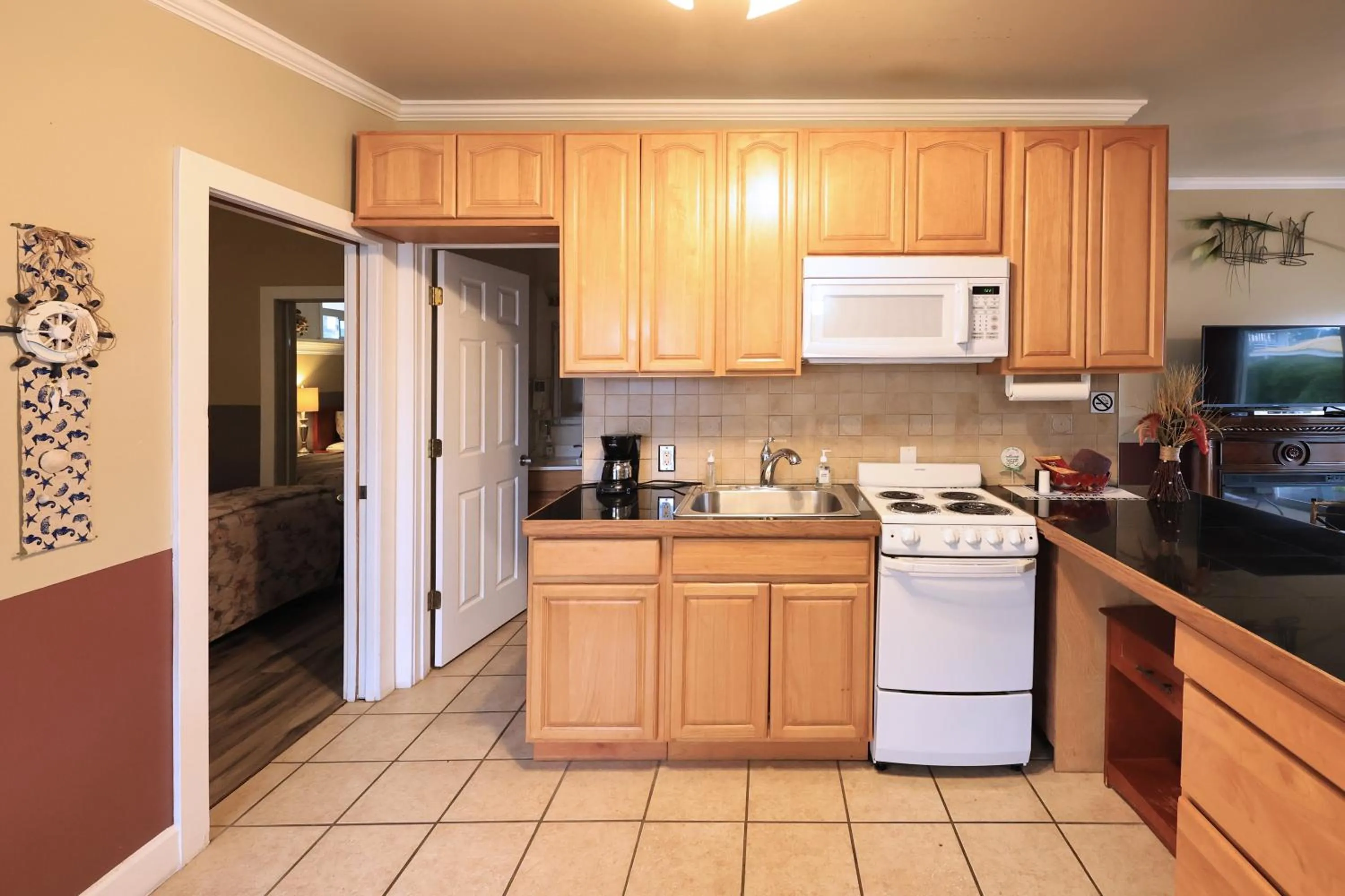 Kitchen or kitchenette in Beachwood Condos & Resort